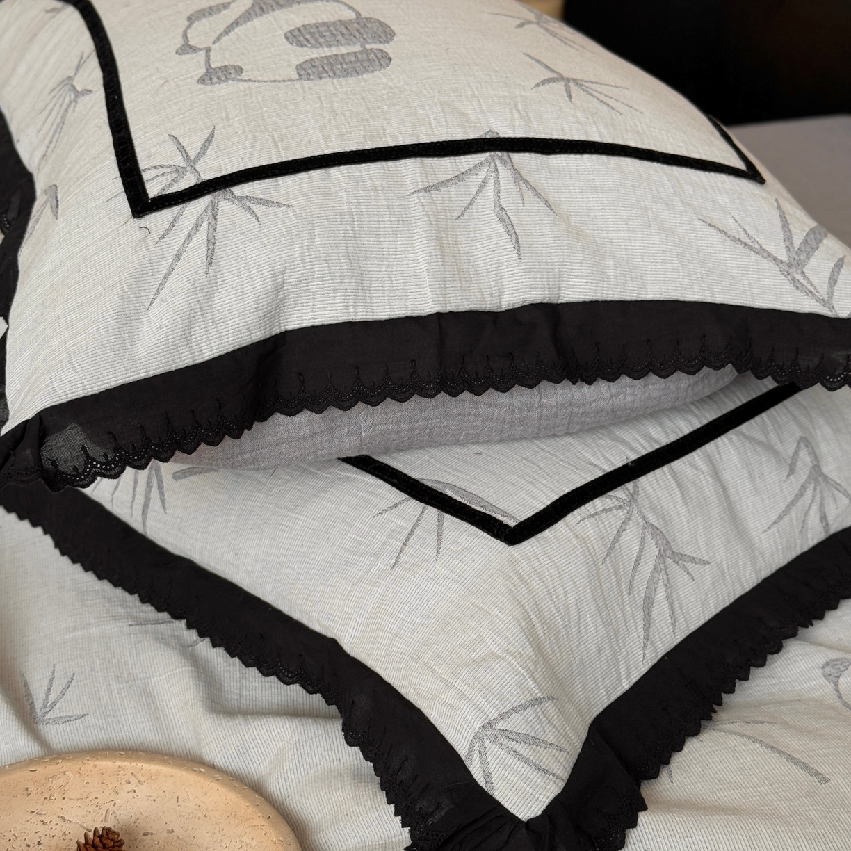 91家纺网 家纺一手货源 找家纺 （总）旷野 2025新款空气层提花皱皱纱碎花边工艺款四件套-竹梦