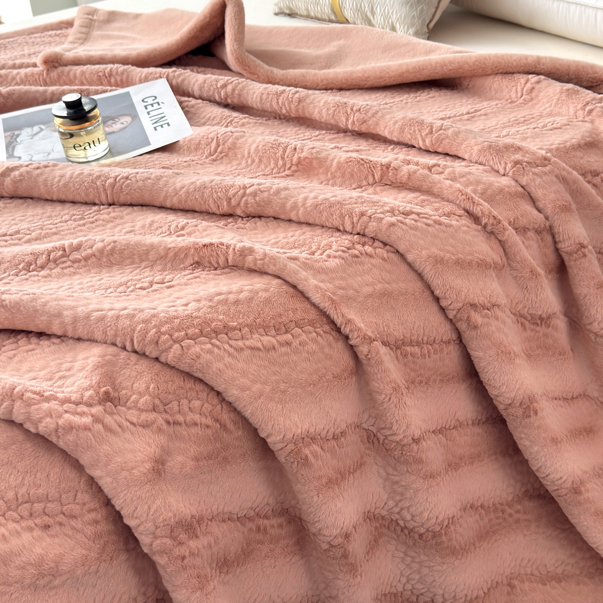 91家纺网 家纺一手货源 找家纺  2025新款双层仿水貂绒毛皮毯拉舍尔毛毯子云貂绒羊羔绒盖毯加厚双人毯 钻石-桔粉