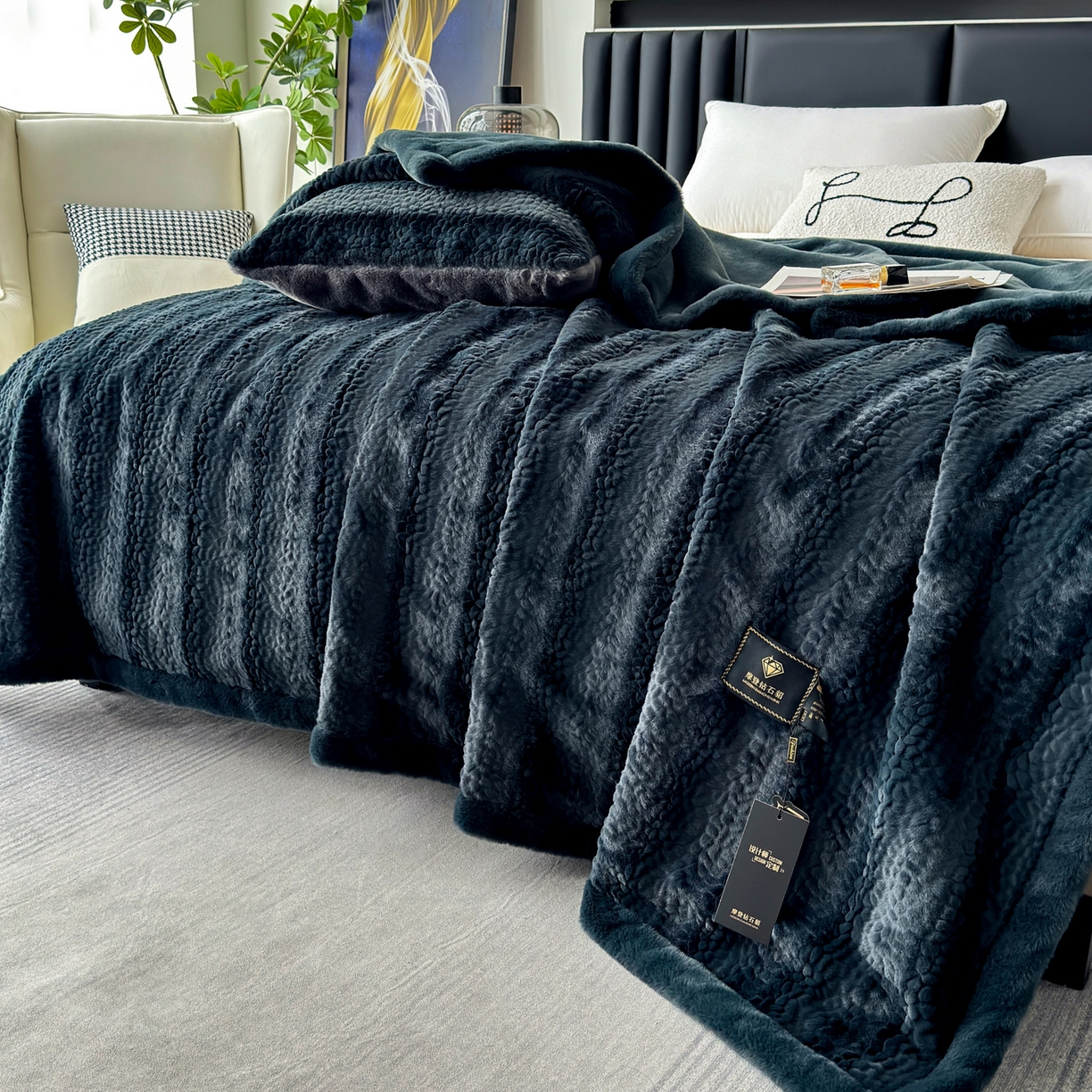 91家纺网 家纺一手货源 找家纺  2025新款双层仿水貂绒毛皮毯拉舍尔毛毯子云貂绒羊羔绒盖毯加厚双人毯 钻石-墨蓝