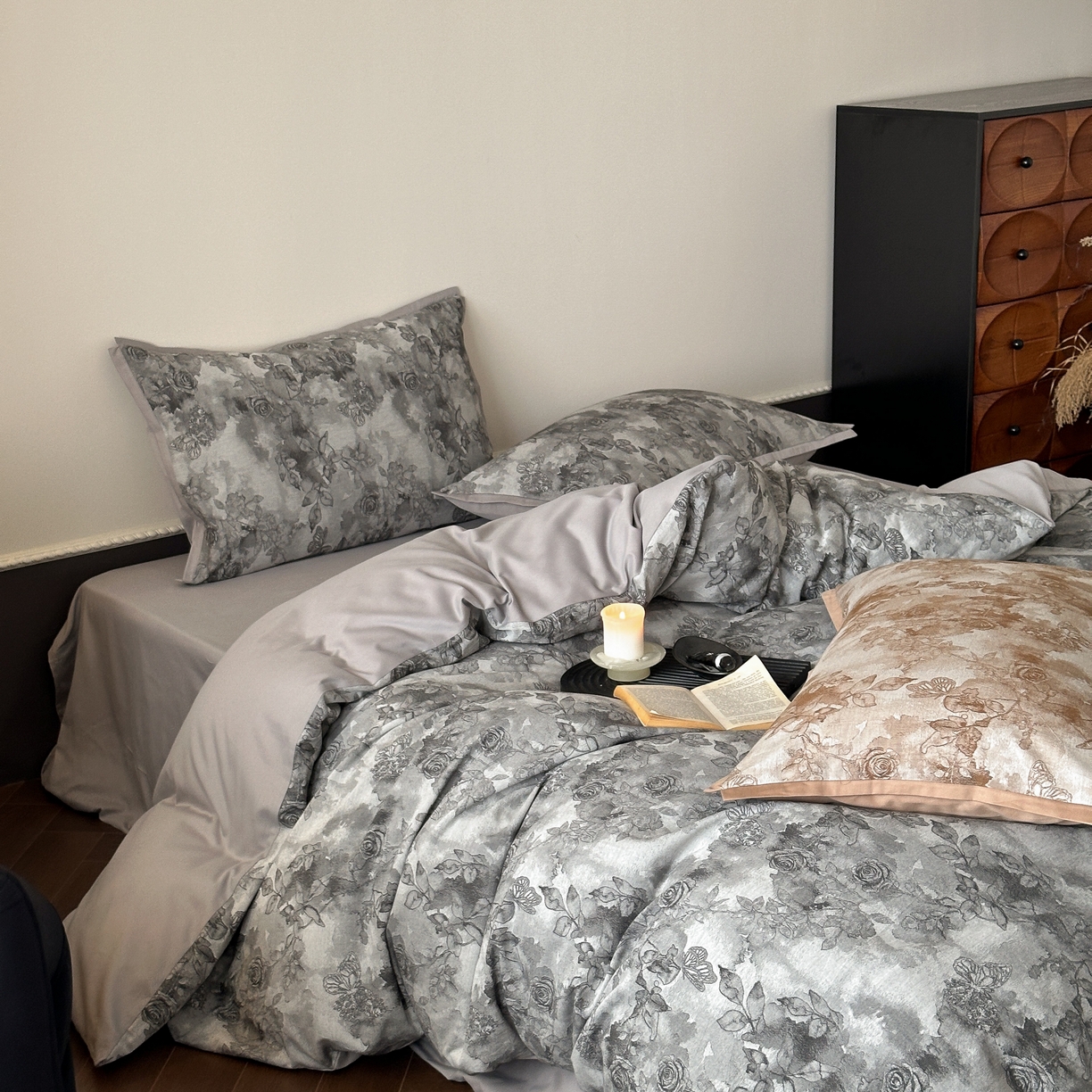 91家纺网 家纺一手货源 找家纺 旷野 2025新款双色提花100支磨毛四件套-薄雾玫瑰 薄雾玫瑰-乌木灰