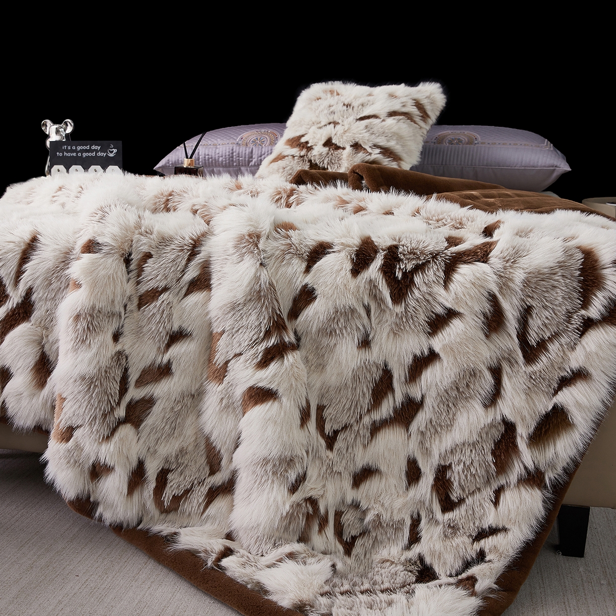 91家纺网 家纺一手货源 找家纺  2025冬季新款床上用野兽派毛毯被子午休毯结婚用双人婚庆拉舍尔毛毯子 魅影-杏色