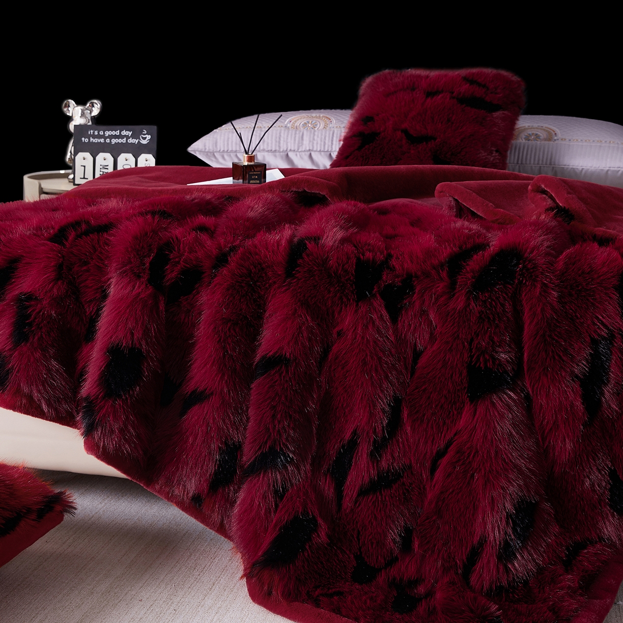 91家纺网 家纺一手货源 找家纺  2025冬季新款床上用野兽派毛毯被子午休毯结婚用双人婚庆拉舍尔毛毯子 魅影-酒红