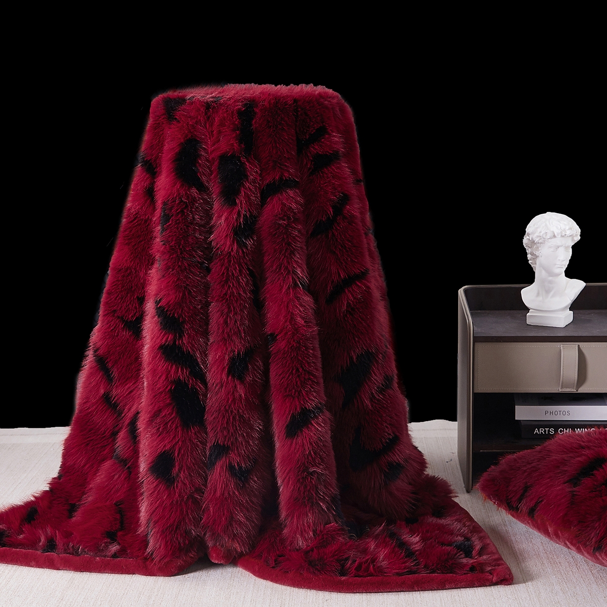 91家纺网 家纺一手货源 找家纺  2025冬季新款床上用野兽派毛毯被子午休毯结婚用双人婚庆拉舍尔毛毯子 魅影-酒红