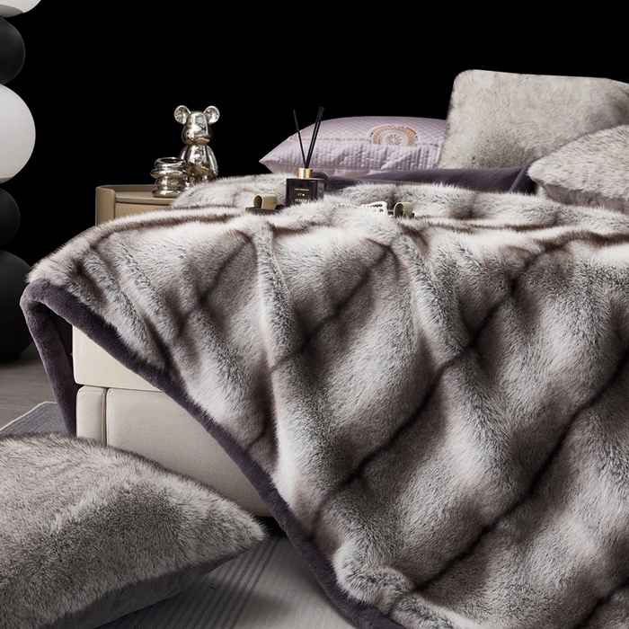 91家纺网 家纺一手货源 找家纺  2025冬季新款床上用野兽派毛毯被子午休毯结婚用双人婚庆拉舍尔毛毯子 魅影-灰狐