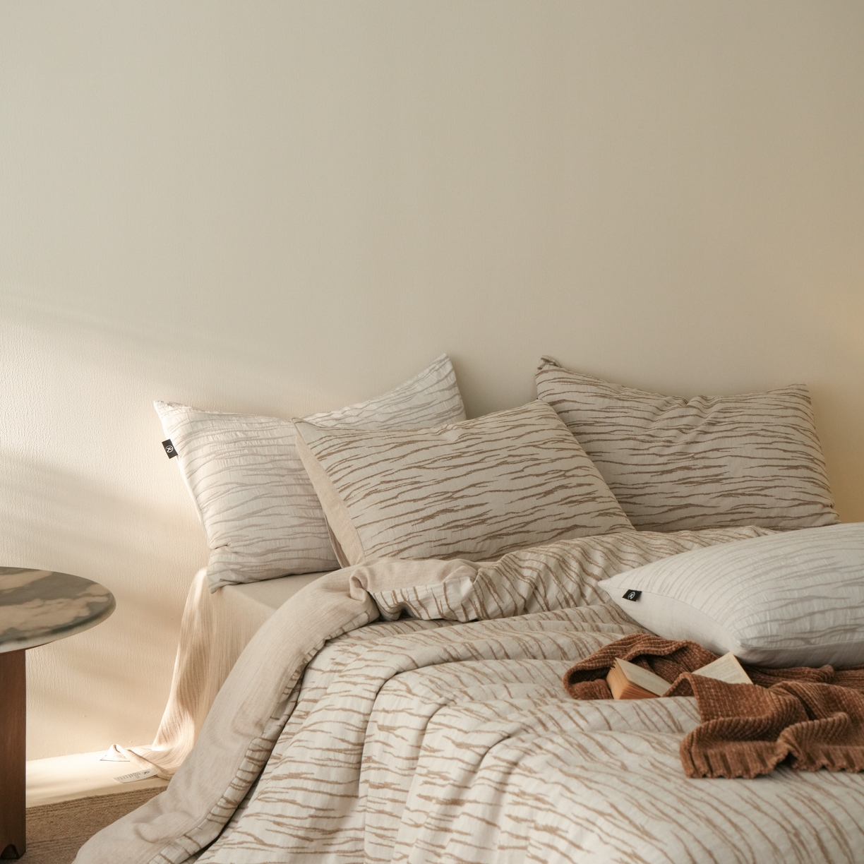 91家纺网 家纺一手货源 找家纺 旷野 2025新款亚麻四件套-珊瑚海系列 珊瑚海-慕斯咖