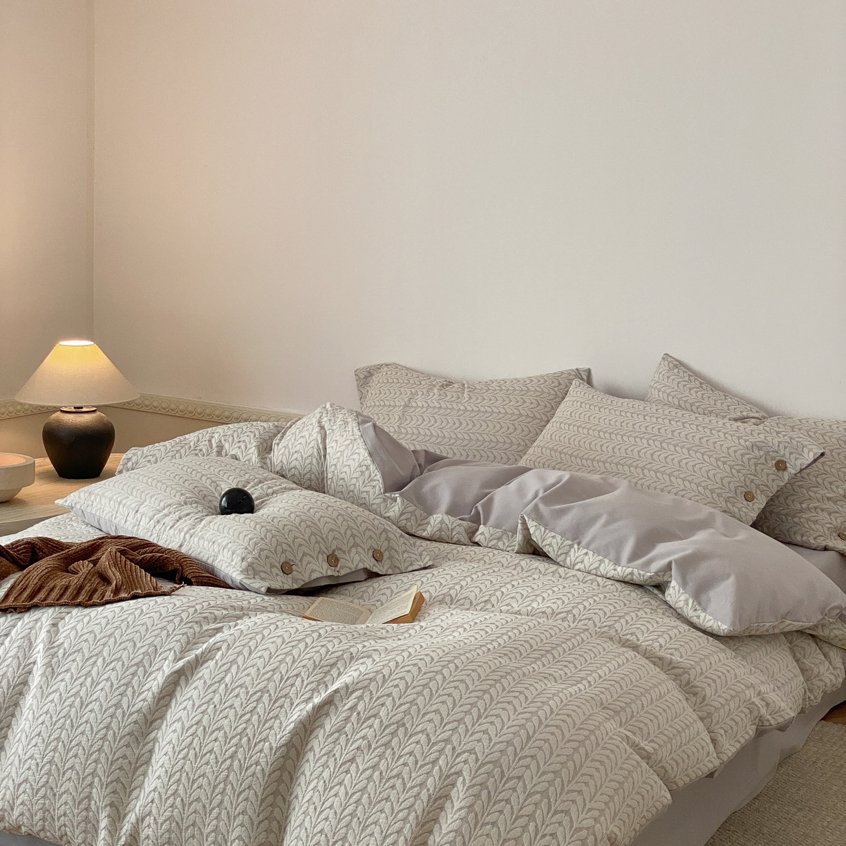 91家纺网 家纺一手货源 找家纺 旷野 2025新款全棉色织大提花100支磨毛四件套 千枝叶-灰