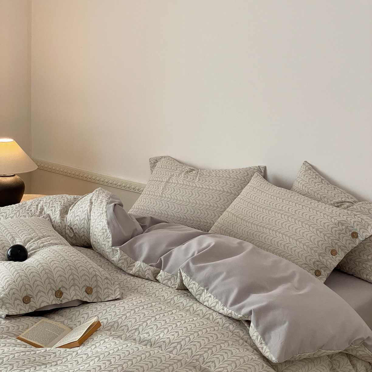 91家纺网 家纺一手货源 找家纺 旷野 2025新款全棉色织大提花100支磨毛四件套 千枝叶-灰