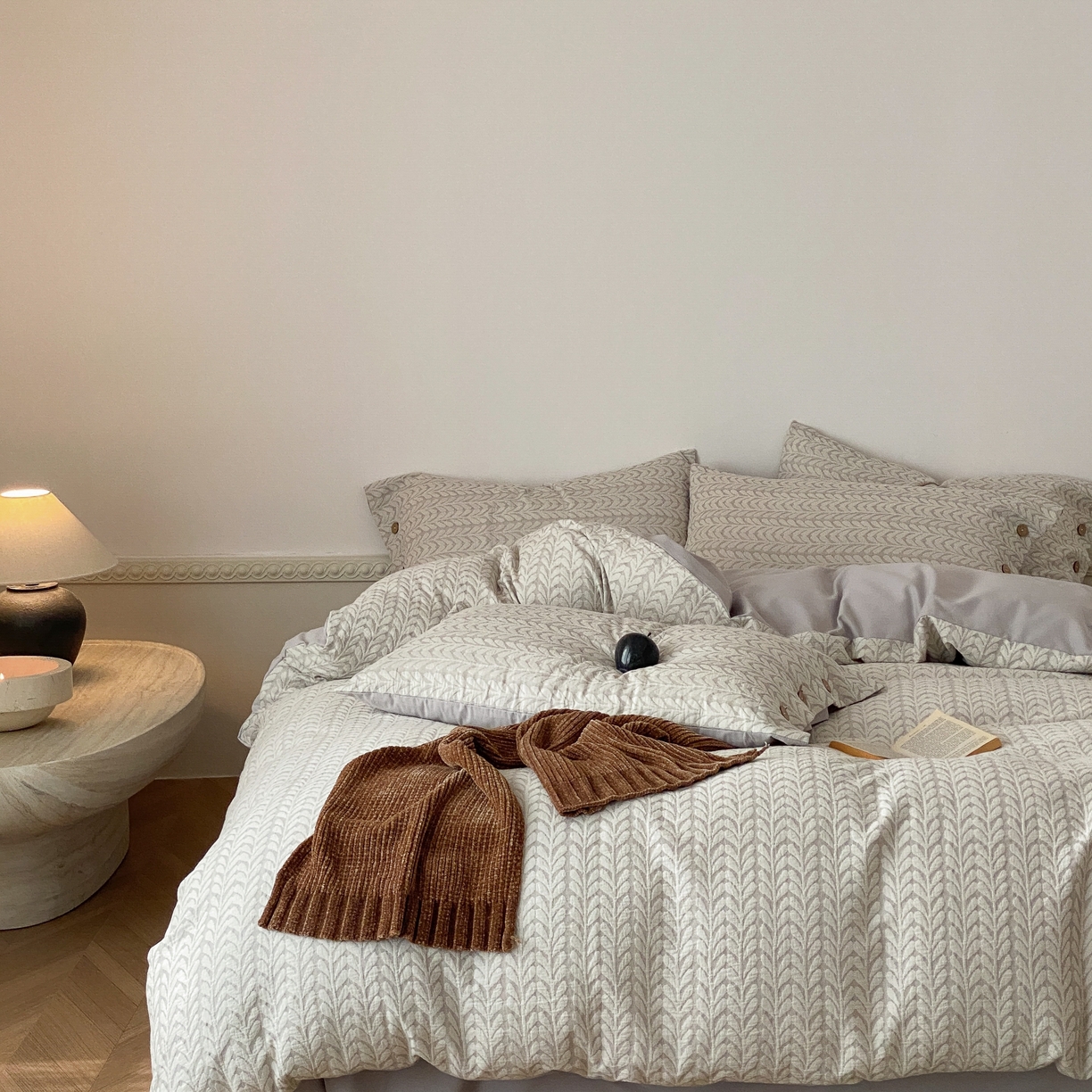 91家纺网 家纺一手货源 找家纺 旷野 2025新款全棉色织大提花100支磨毛四件套 千枝叶-灰