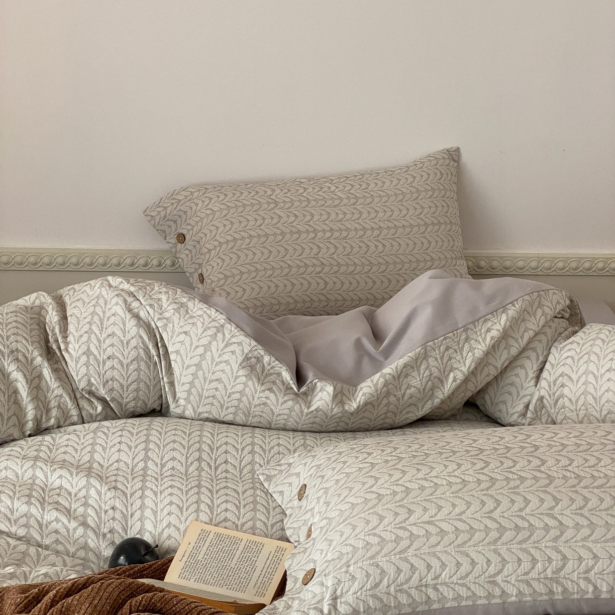 91家纺网 家纺一手货源 找家纺 旷野 2025新款全棉色织大提花100支磨毛四件套 千枝叶-灰