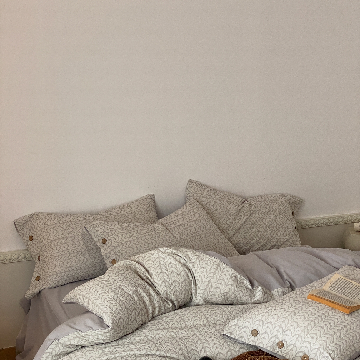 91家纺网 家纺一手货源 找家纺 旷野 2025新款全棉色织大提花100支磨毛四件套 千枝叶-灰