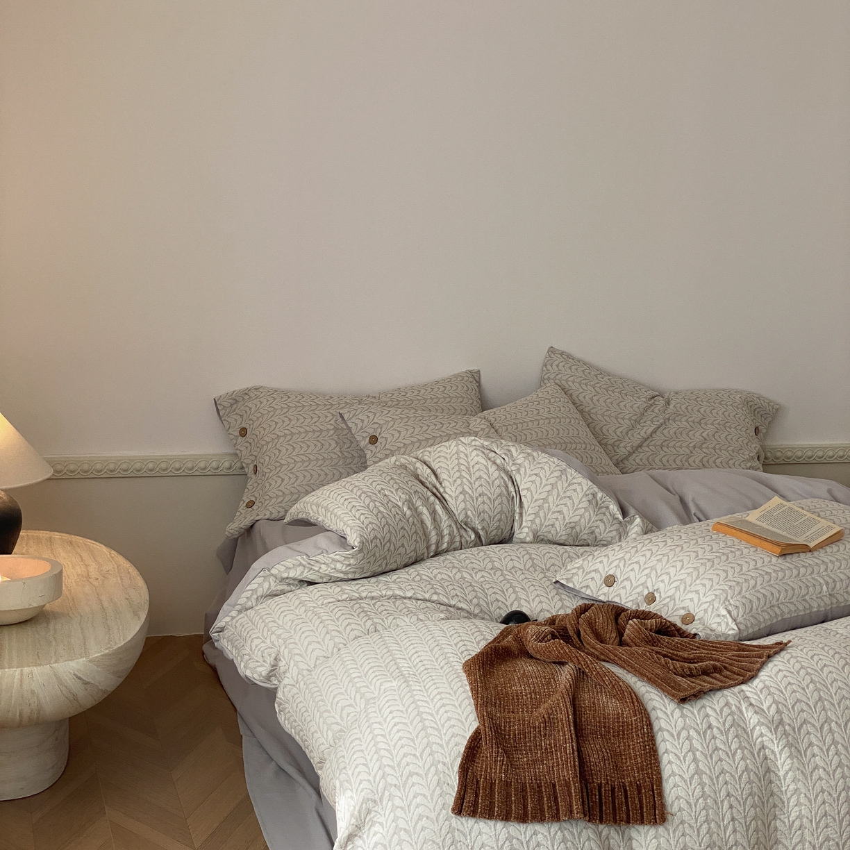 91家纺网 家纺一手货源 找家纺 旷野 2025新款全棉色织大提花100支磨毛四件套 千枝叶-灰