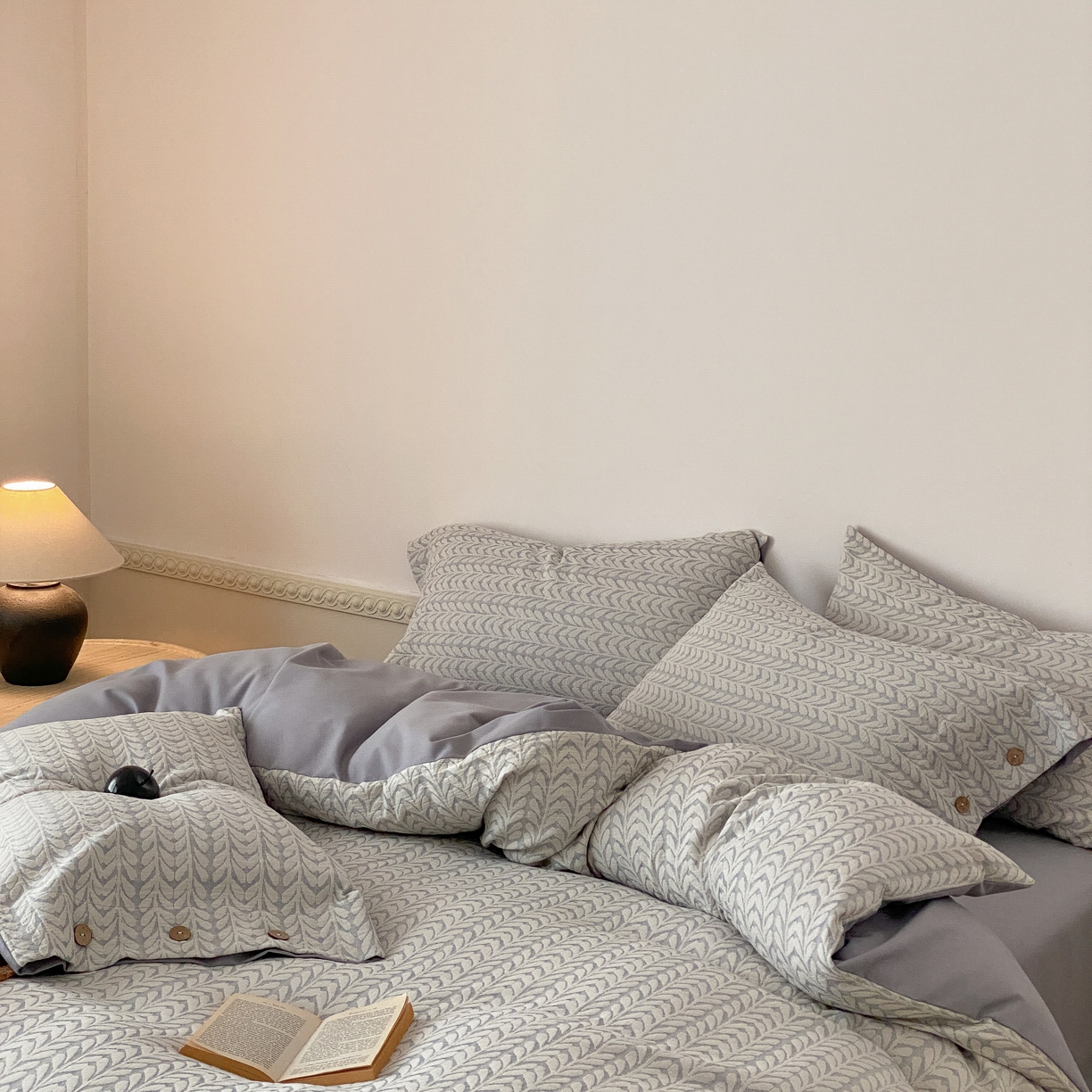 91家纺网 家纺一手货源 找家纺 旷野 2025新款全棉色织大提花100支磨毛四件套 千枝叶-蓝