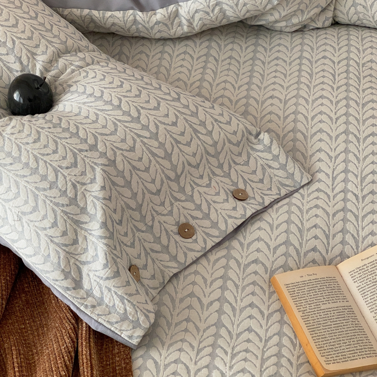 91家纺网 家纺一手货源 找家纺 旷野 2025新款全棉色织大提花100支磨毛四件套 千枝叶-蓝