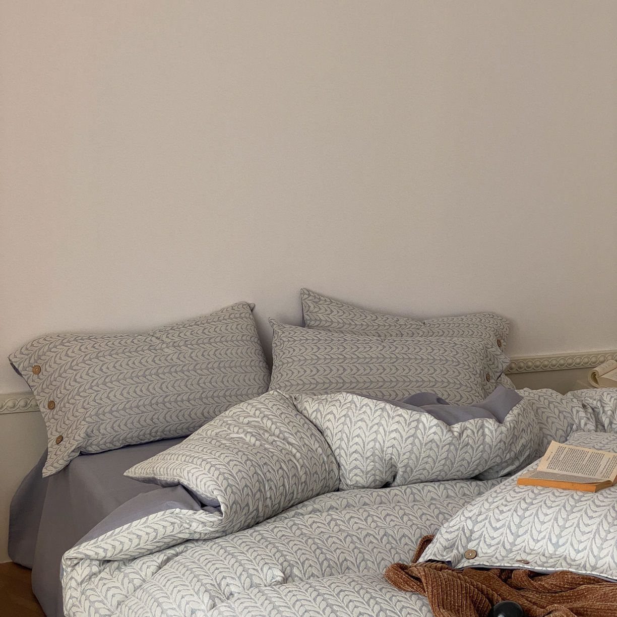 91家纺网 家纺一手货源 找家纺 旷野 2025新款全棉色织大提花100支磨毛四件套 千枝叶-蓝