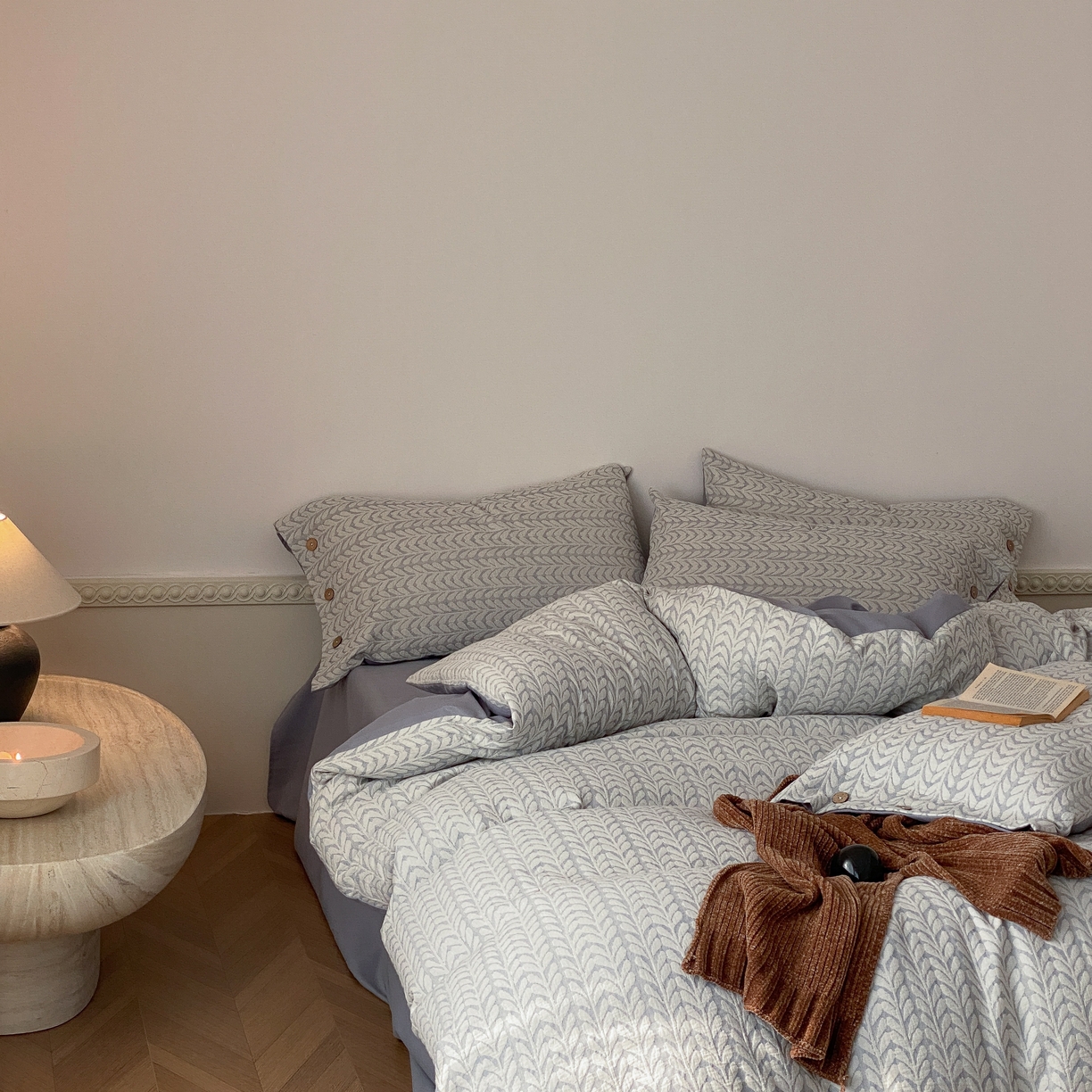 91家纺网 家纺一手货源 找家纺 旷野 2025新款全棉色织大提花100支磨毛四件套 千枝叶-蓝