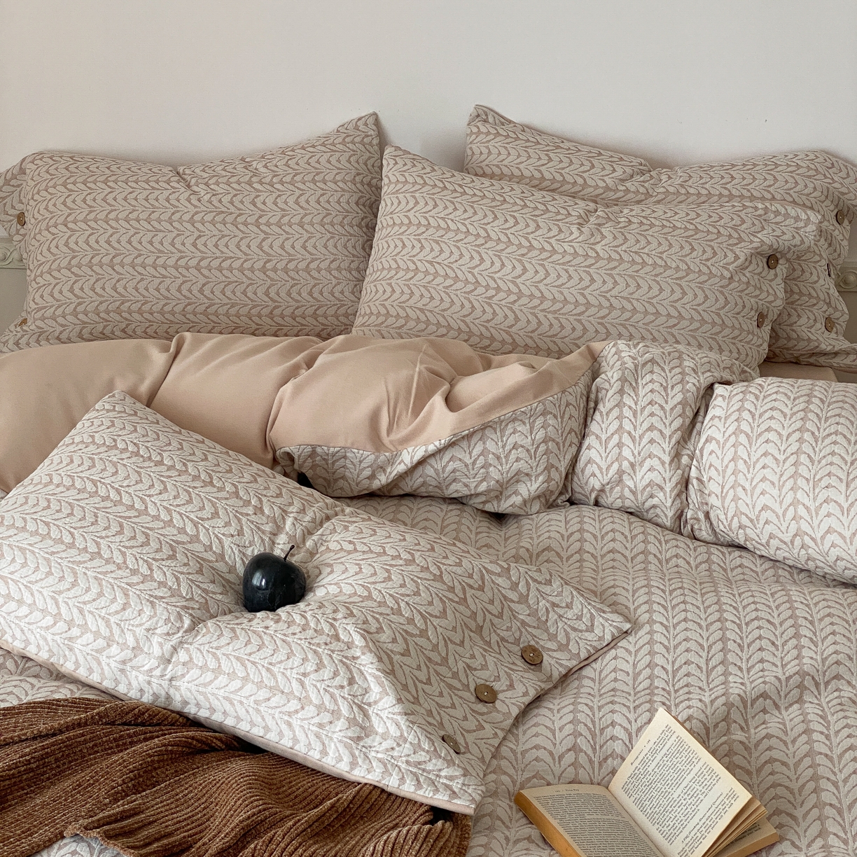 91家纺网 家纺一手货源 找家纺 旷野 2025新款全棉色织大提花100支磨毛四件套 千枝叶-奶咖