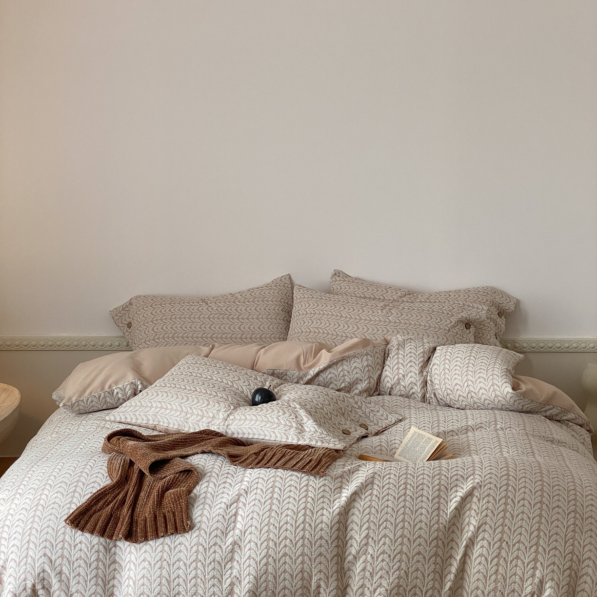 91家纺网 家纺一手货源 找家纺 旷野 2025新款全棉色织大提花100支磨毛四件套 千枝叶-奶咖