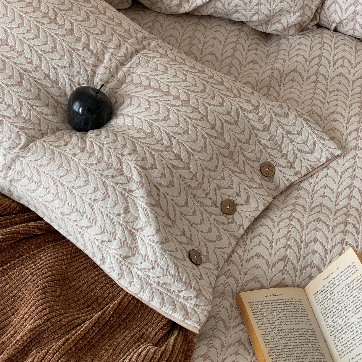 91家纺网 家纺一手货源 找家纺 旷野 2025新款全棉色织大提花100支磨毛四件套 千枝叶-奶咖