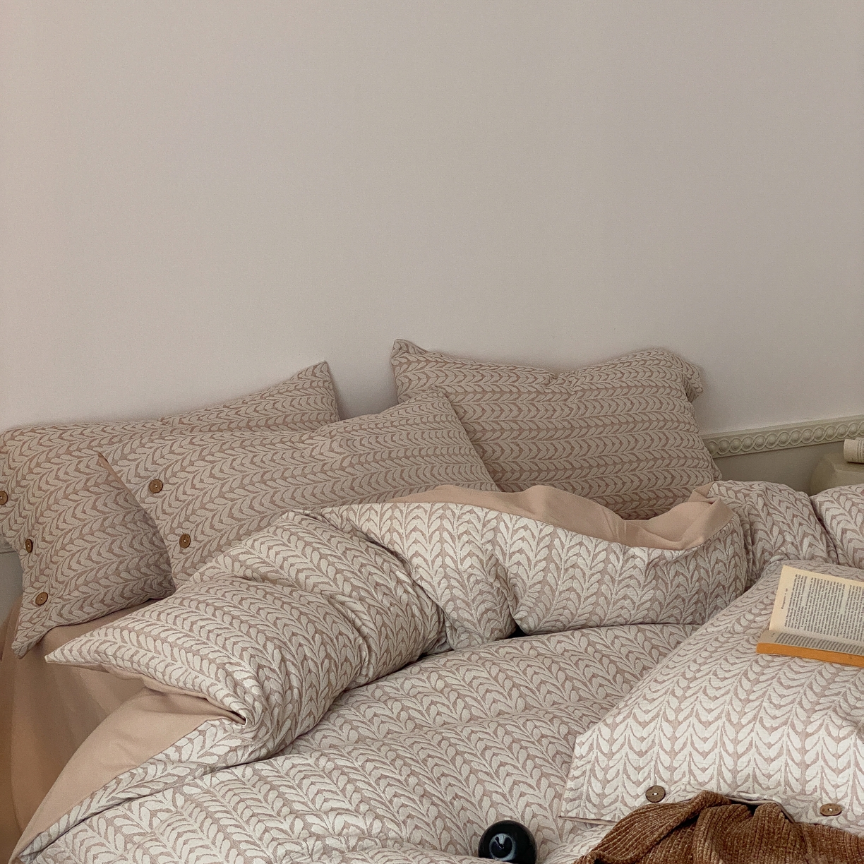 91家纺网 家纺一手货源 找家纺 旷野 2025新款全棉色织大提花100支磨毛四件套 千枝叶-奶咖