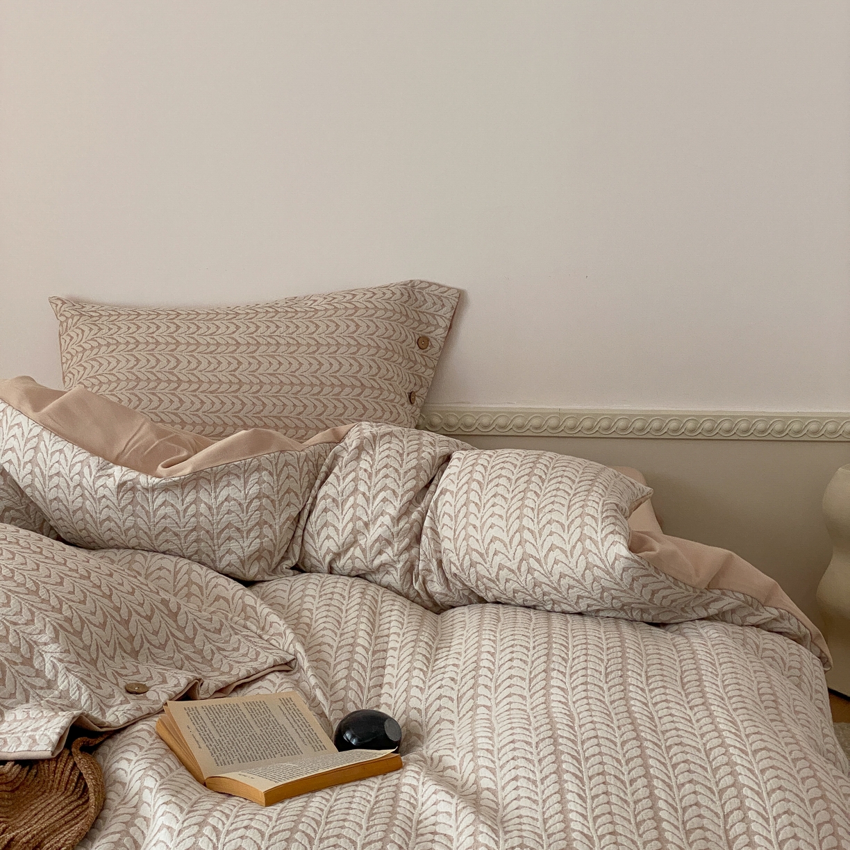 91家纺网 家纺一手货源 找家纺 旷野 2025新款全棉色织大提花100支磨毛四件套 千枝叶-奶咖