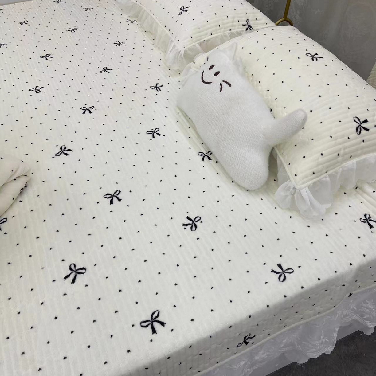 91家纺网 家纺一手货源 找家纺 禧瑞谷 2025新款牛奶绒炕盖农村火炕榻榻米炕盖 可以定制 点点蝴蝶结