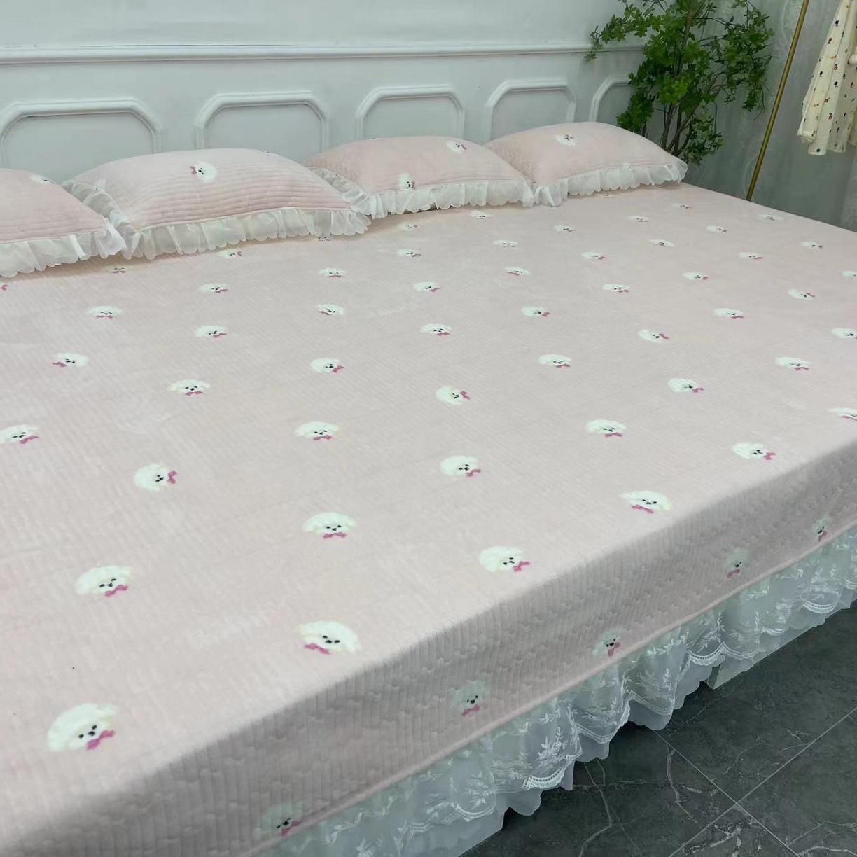 91家纺网 家纺一手货源 找家纺 禧瑞谷 2025新款牛奶绒炕盖农村火炕榻榻米炕盖 可以定制 粉底小狗