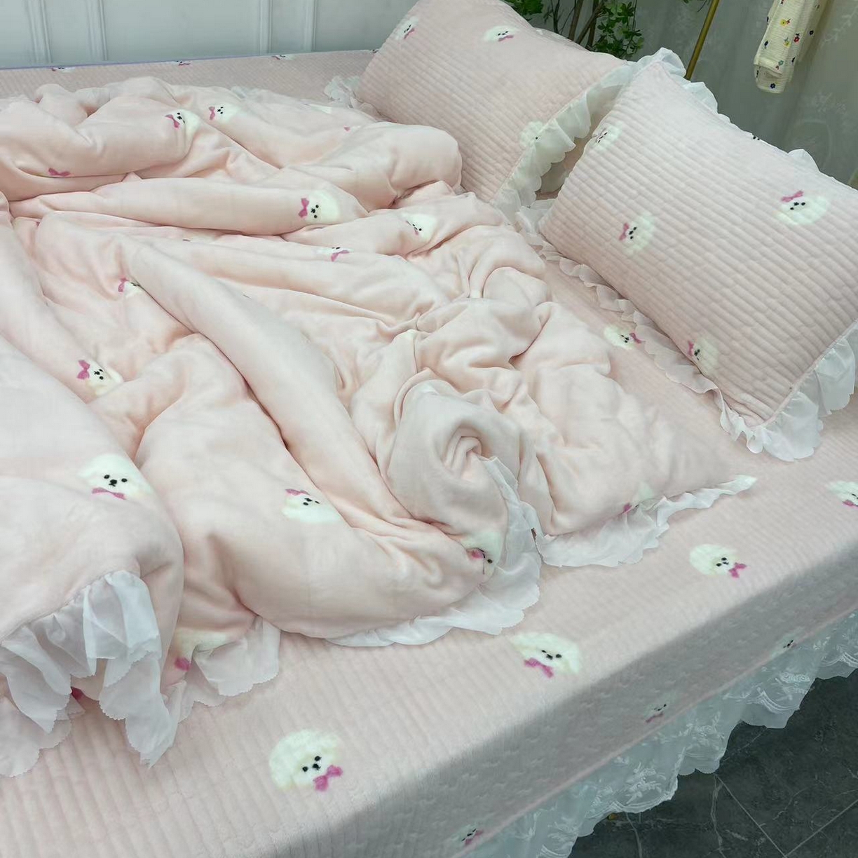 91家纺网 家纺一手货源 找家纺 禧瑞谷 2025新款牛奶绒炕盖农村火炕榻榻米炕盖 可以定制 粉底小狗