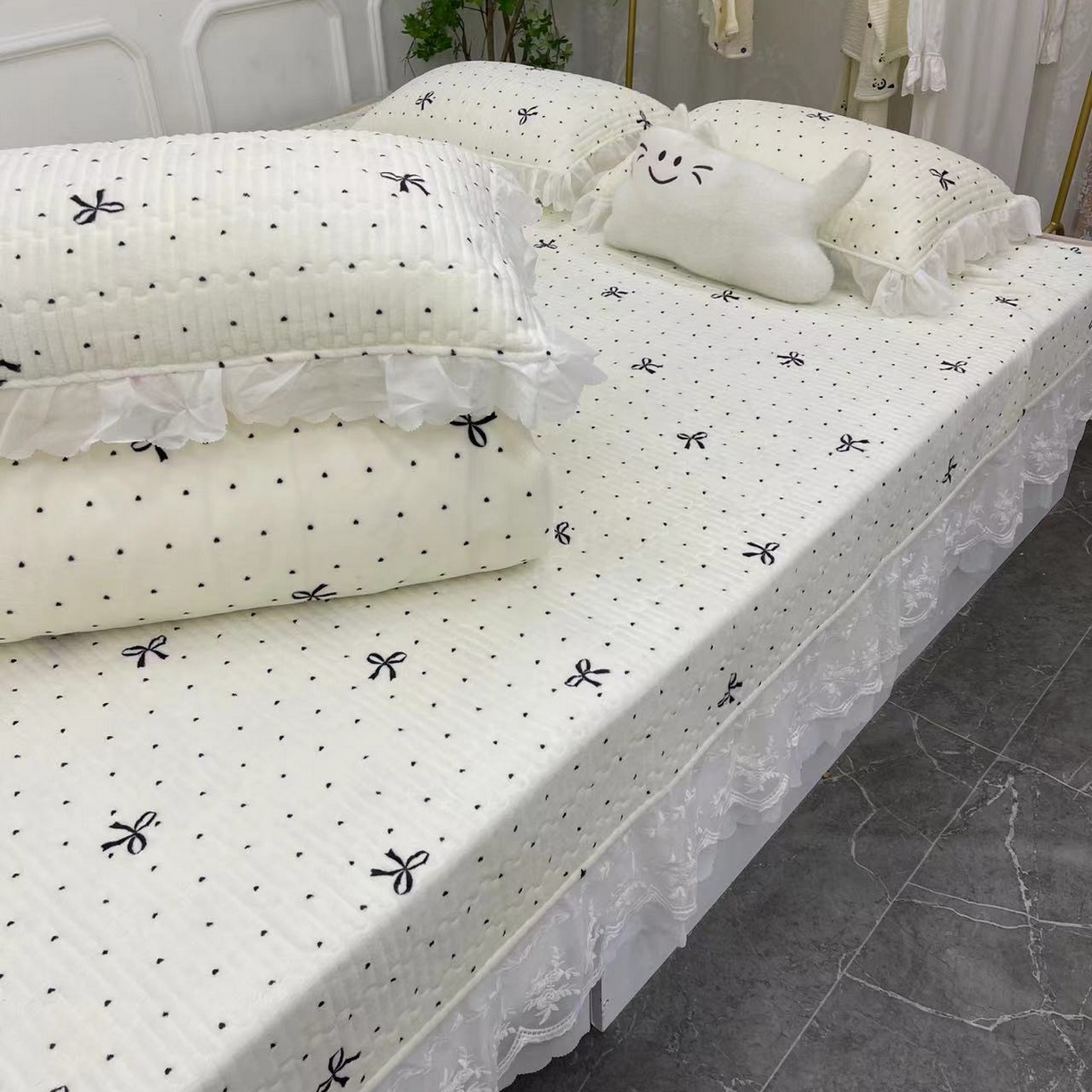 91家纺网 家纺一手货源 找家纺 禧瑞谷 2025新款牛奶绒炕盖农村火炕榻榻米炕盖 可以定制 点点蝴蝶结