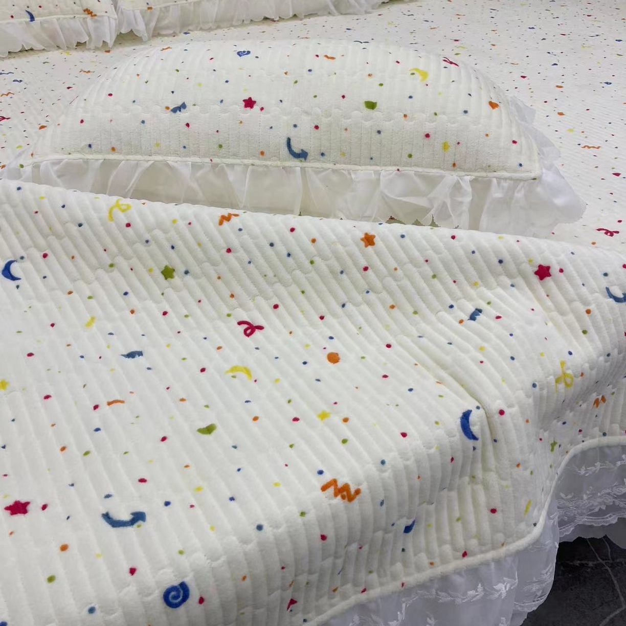 91家纺网 家纺一手货源 找家纺 禧瑞谷 2025新款牛奶绒炕盖农村火炕榻榻米炕盖 可以定制 星梦小确幸