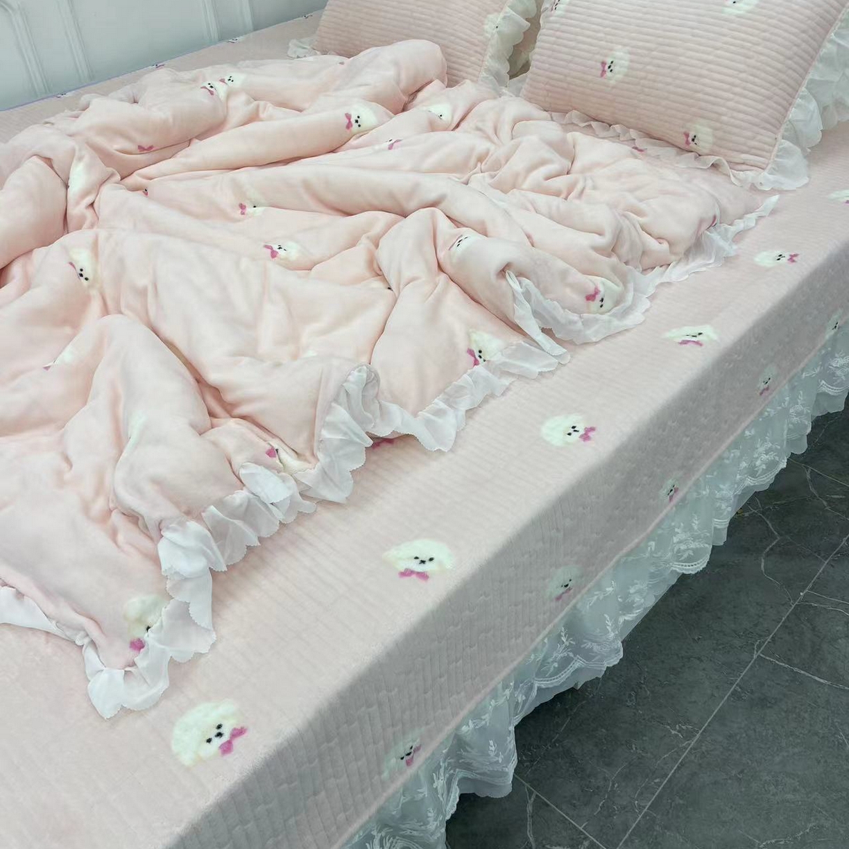 91家纺网 家纺一手货源 找家纺 禧瑞谷 2025新款牛奶绒炕盖农村火炕榻榻米炕盖 可以定制 粉底小狗