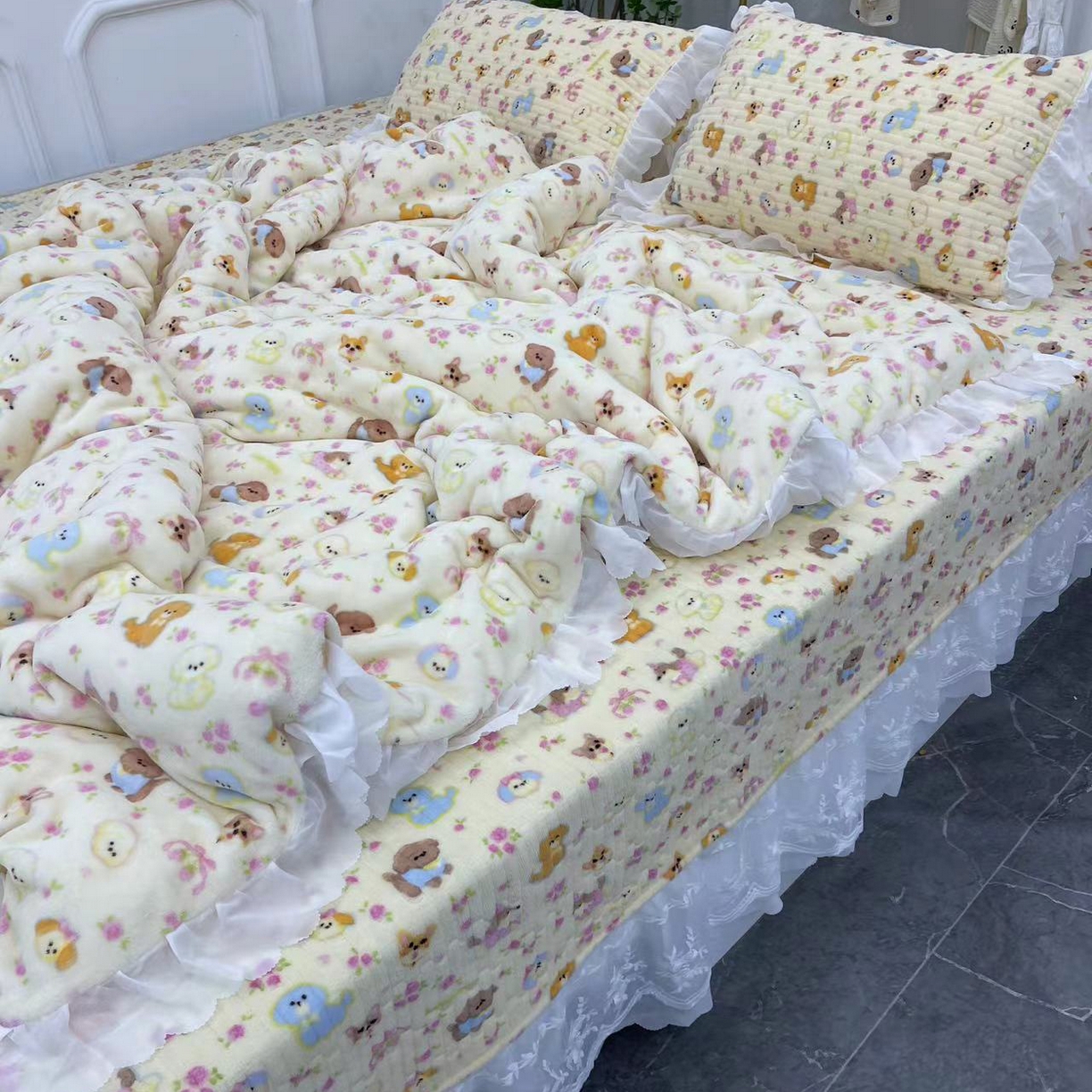 91家纺网 家纺一手货源 找家纺 禧瑞谷 2025新款牛奶绒炕盖农村火炕榻榻米炕盖 可以定制 奶油小狗