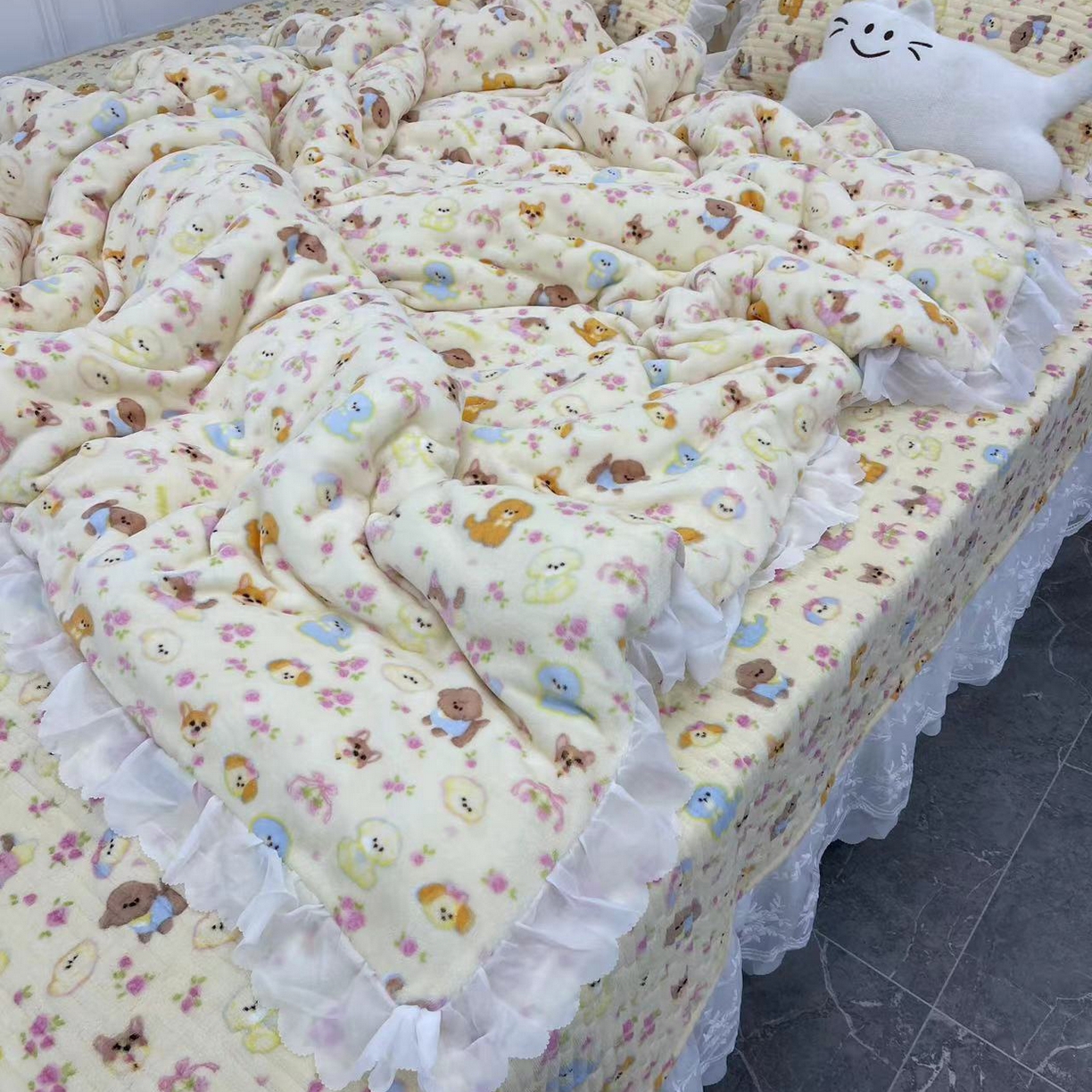 91家纺网 家纺一手货源 找家纺 禧瑞谷 2025新款牛奶绒炕盖农村火炕榻榻米炕盖 可以定制 奶油小狗