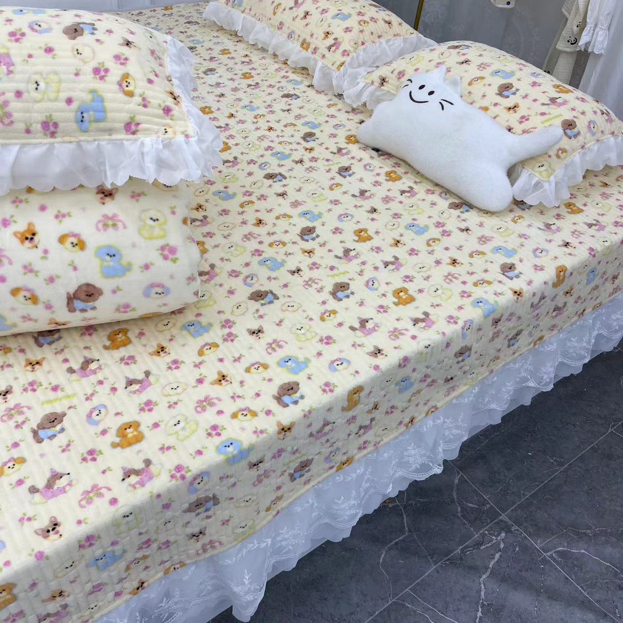 91家纺网 家纺一手货源 找家纺 禧瑞谷 2025新款牛奶绒炕盖农村火炕榻榻米炕盖 可以定制 奶油小狗