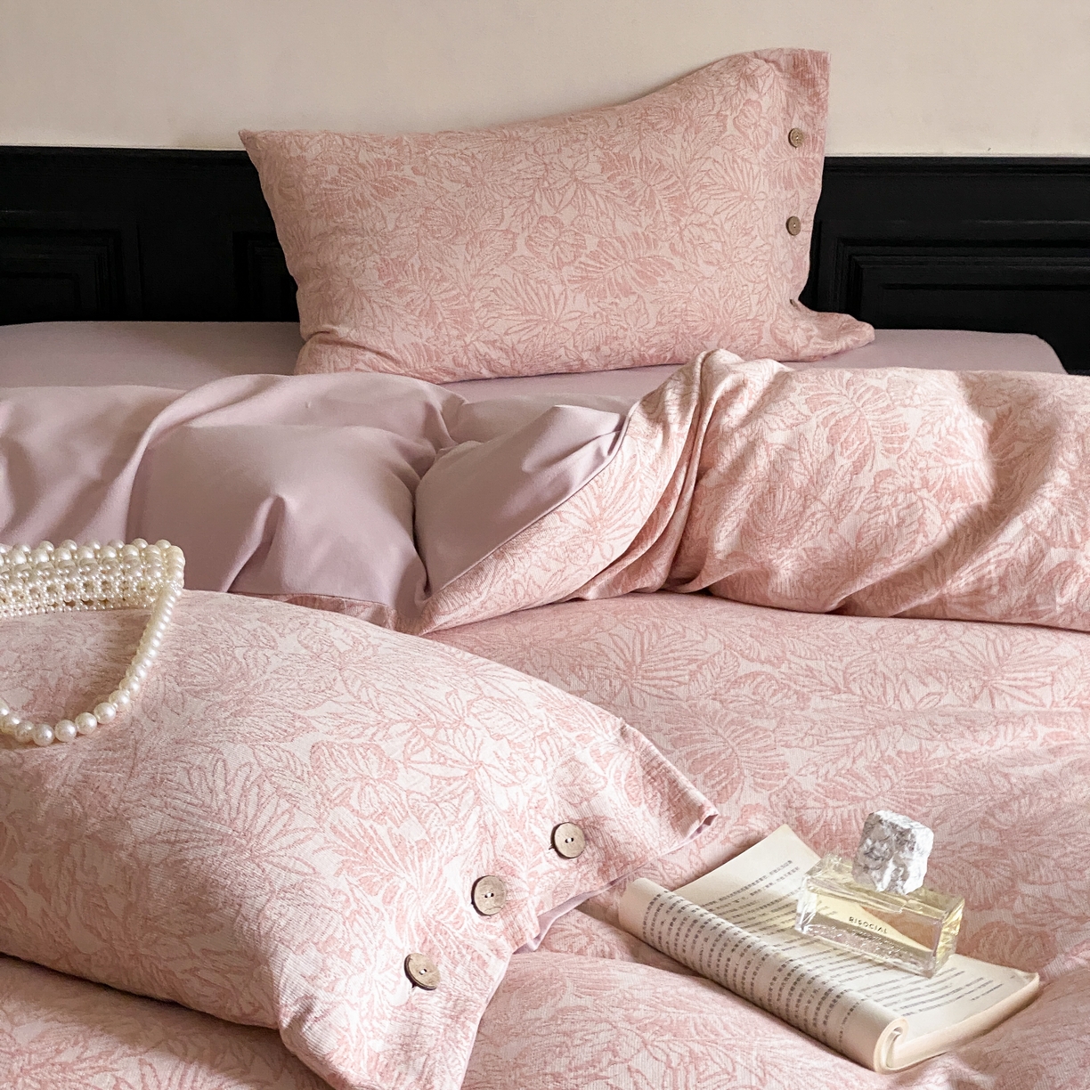 91家纺网 家纺一手货源 找家纺 旷野 2025新款全棉色织大提花100支磨毛四件套 晚枫林-粉