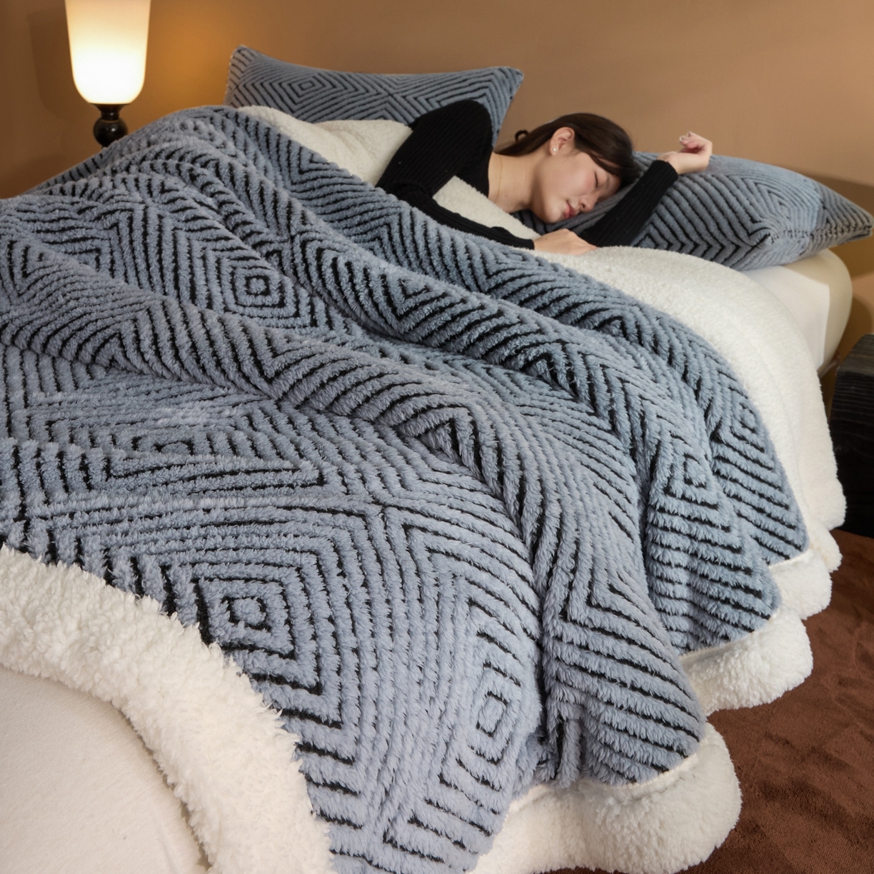 91家纺网 家纺一手货源 找家纺 欧邦 2025新款航空轻奢暖阳绒羊羔绒毛毯毯子 苍穹蓝