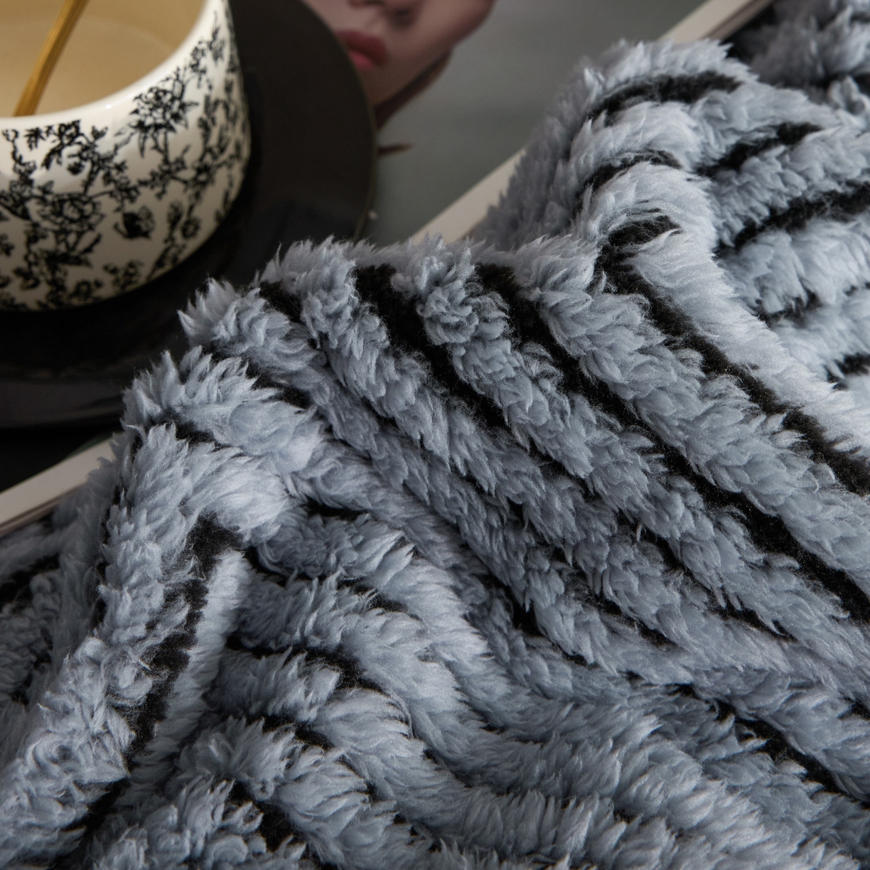 91家纺网 家纺一手货源 找家纺 欧邦 2025新款航空轻奢暖阳绒羊羔绒毛毯毯子 苍穹蓝