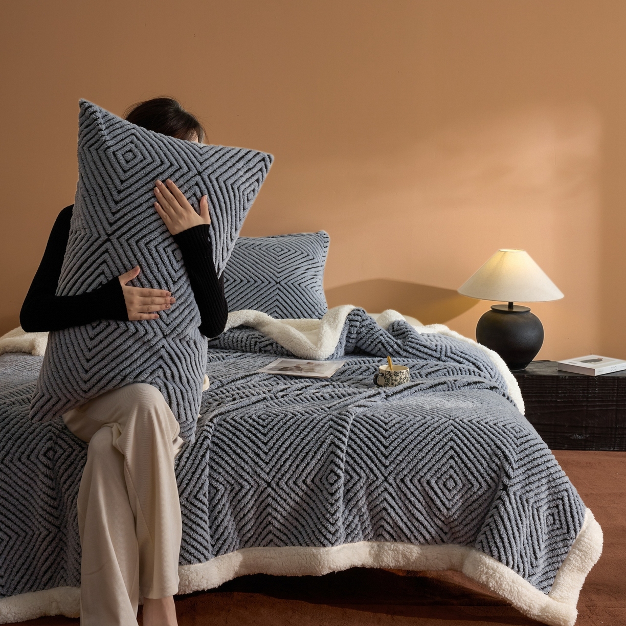 91家纺网 家纺一手货源 找家纺 欧邦 2025新款航空轻奢暖阳绒羊羔绒毛毯毯子 苍穹蓝