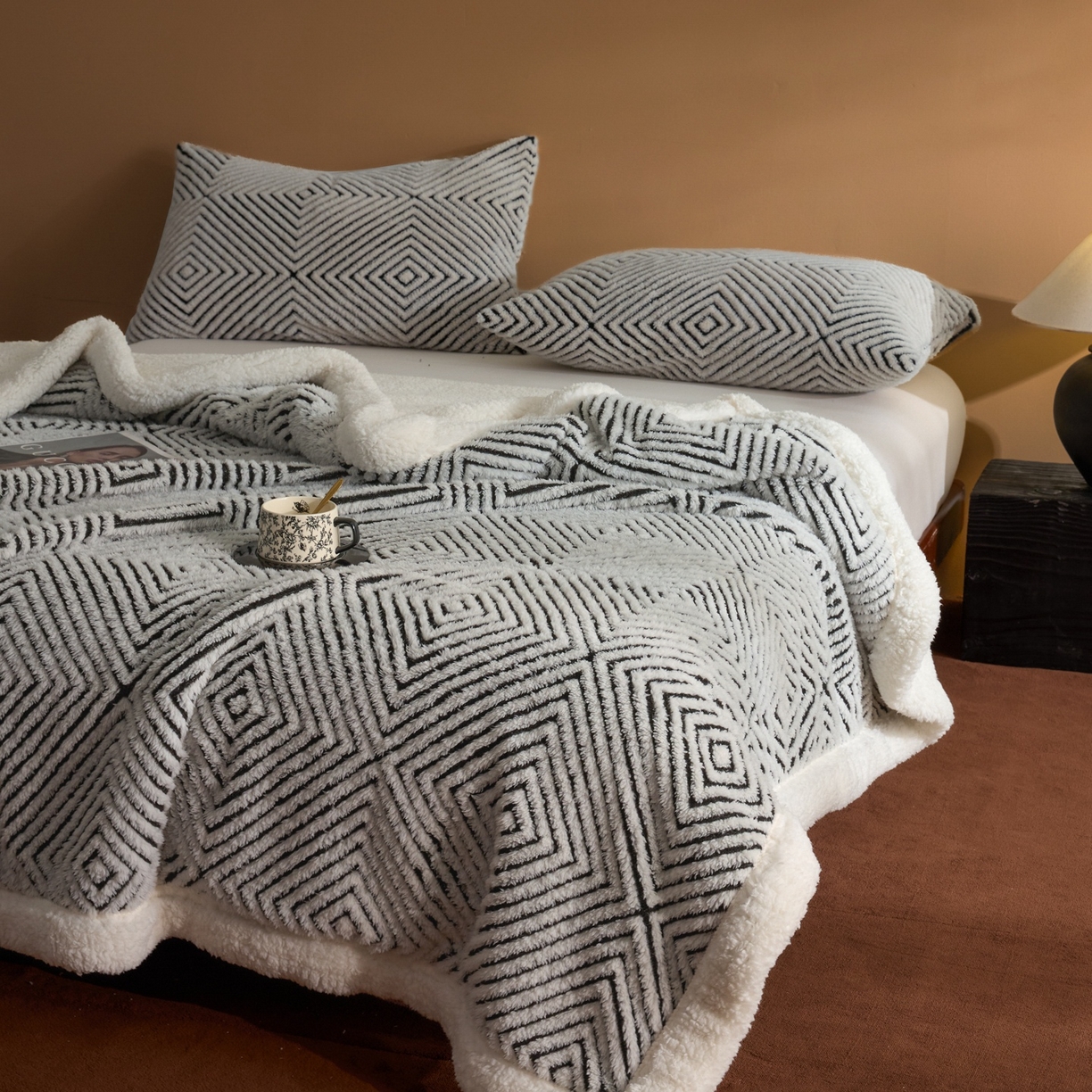 91家纺网 家纺一手货源 找家纺 欧邦 2025新款航空轻奢暖阳绒羊羔绒毛毯毯子 初雪白