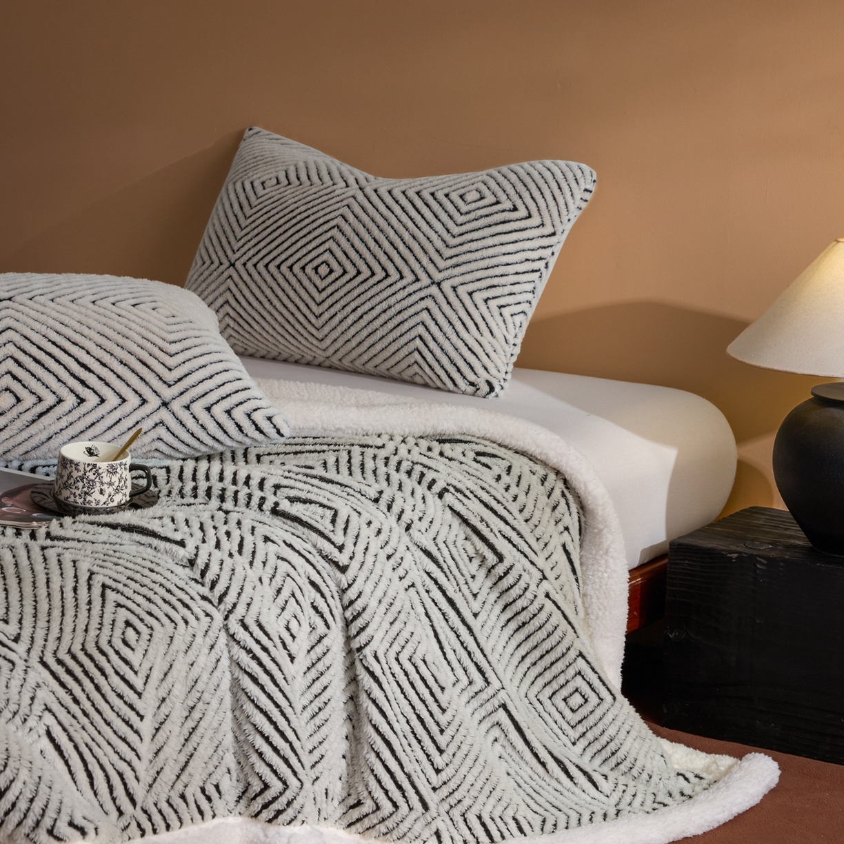 91家纺网 家纺一手货源 找家纺 欧邦 2025新款航空轻奢暖阳绒羊羔绒毛毯毯子 初雪白