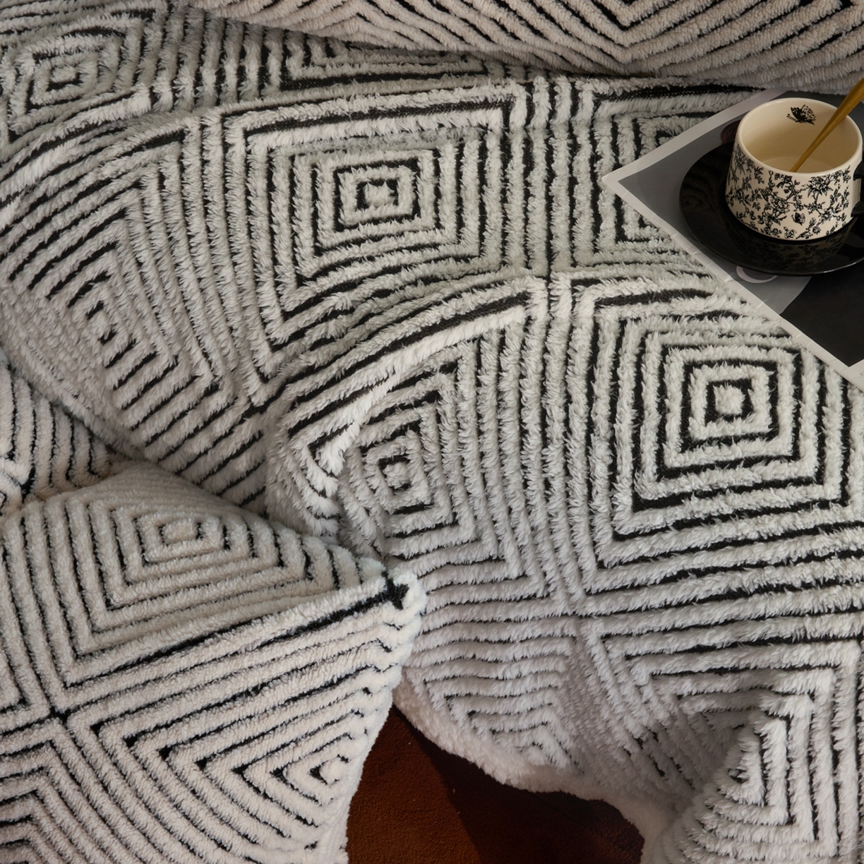 91家纺网 家纺一手货源 找家纺 欧邦 2025新款航空轻奢暖阳绒羊羔绒毛毯毯子 初雪白