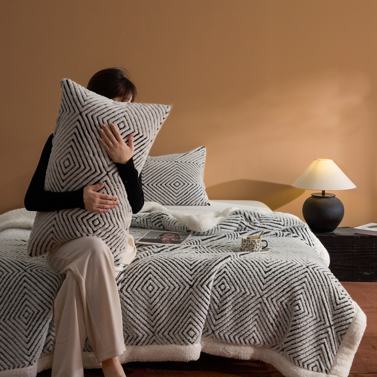 91家纺网 家纺一手货源 找家纺 欧邦 2025新款航空轻奢暖阳绒羊羔绒毛毯毯子 初雪白