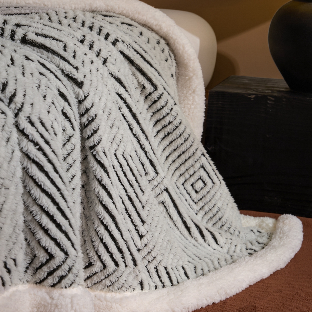 91家纺网 家纺一手货源 找家纺 欧邦 2025新款航空轻奢暖阳绒羊羔绒毛毯毯子 初雪白