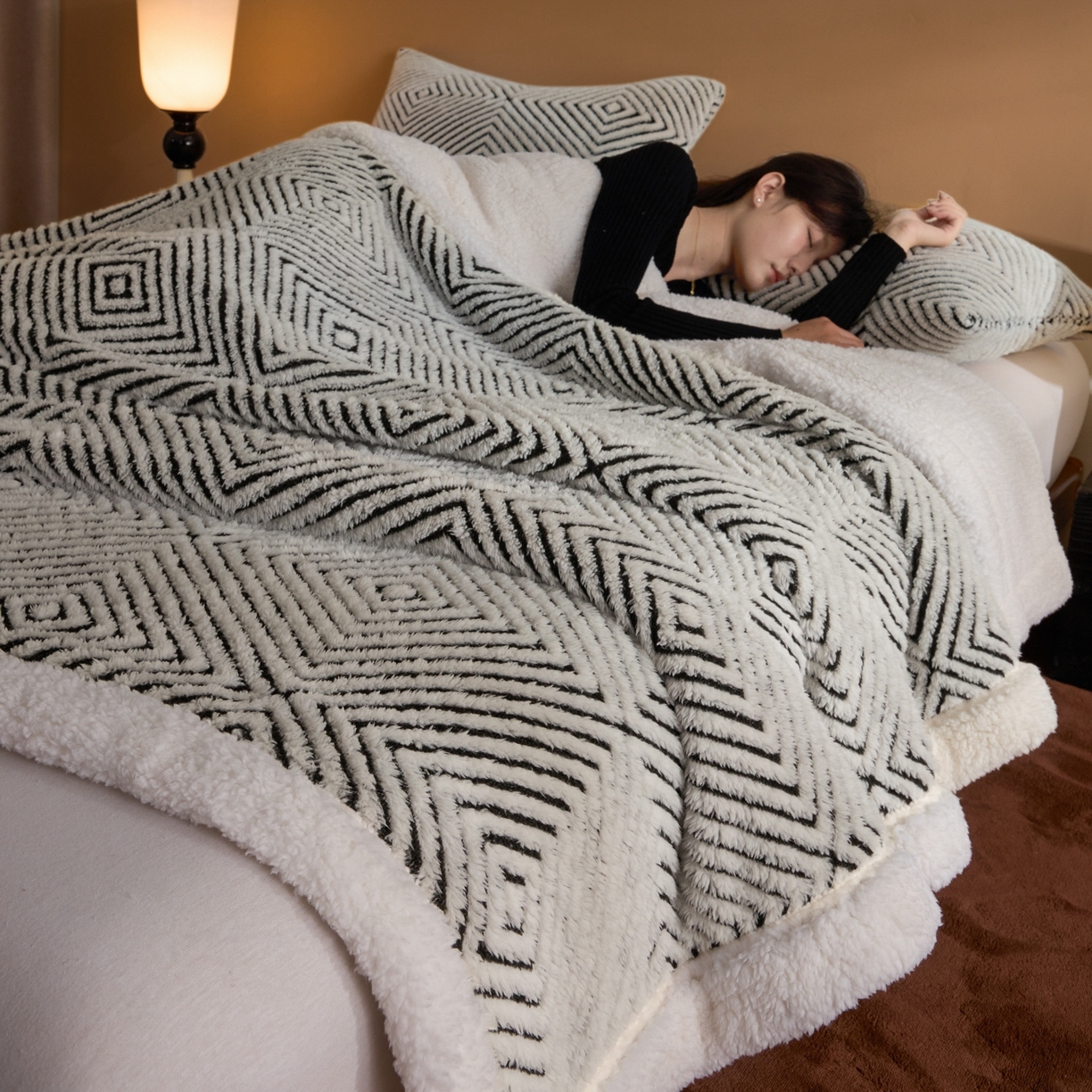 91家纺网 家纺一手货源 找家纺 欧邦 2025新款航空轻奢暖阳绒羊羔绒毛毯毯子 初雪白