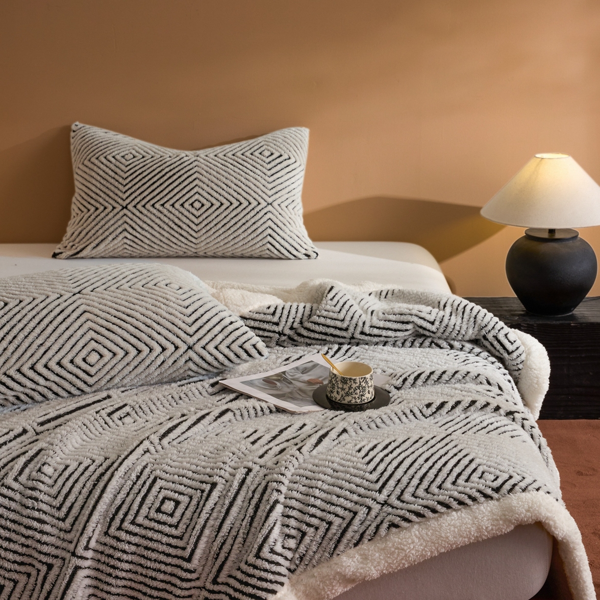 91家纺网 家纺一手货源 找家纺 欧邦 2025新款航空轻奢暖阳绒羊羔绒毛毯毯子 初雪白