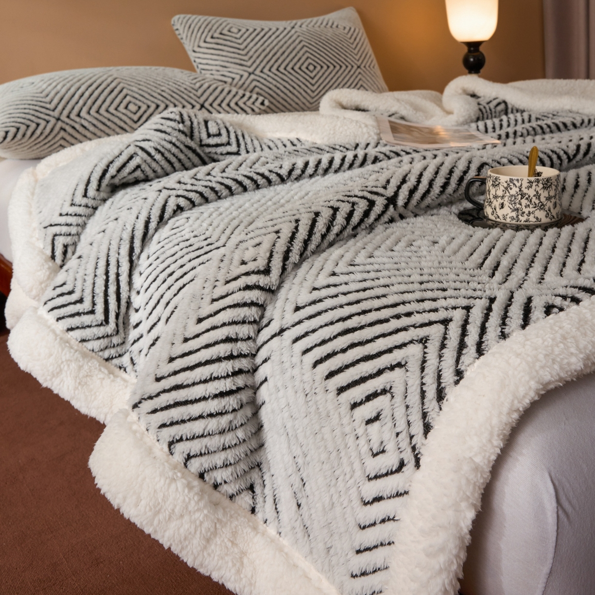 91家纺网 家纺一手货源 找家纺 欧邦 2025新款航空轻奢暖阳绒羊羔绒毛毯毯子 初雪白