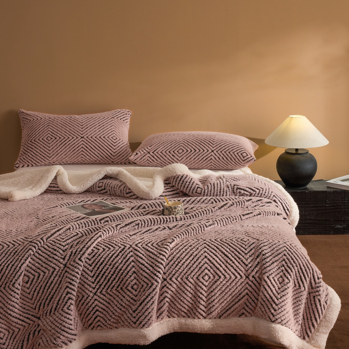 91家纺网 家纺一手货源 找家纺 欧邦 2025新款航空轻奢暖阳绒羊羔绒毛毯毯子 海棠粉