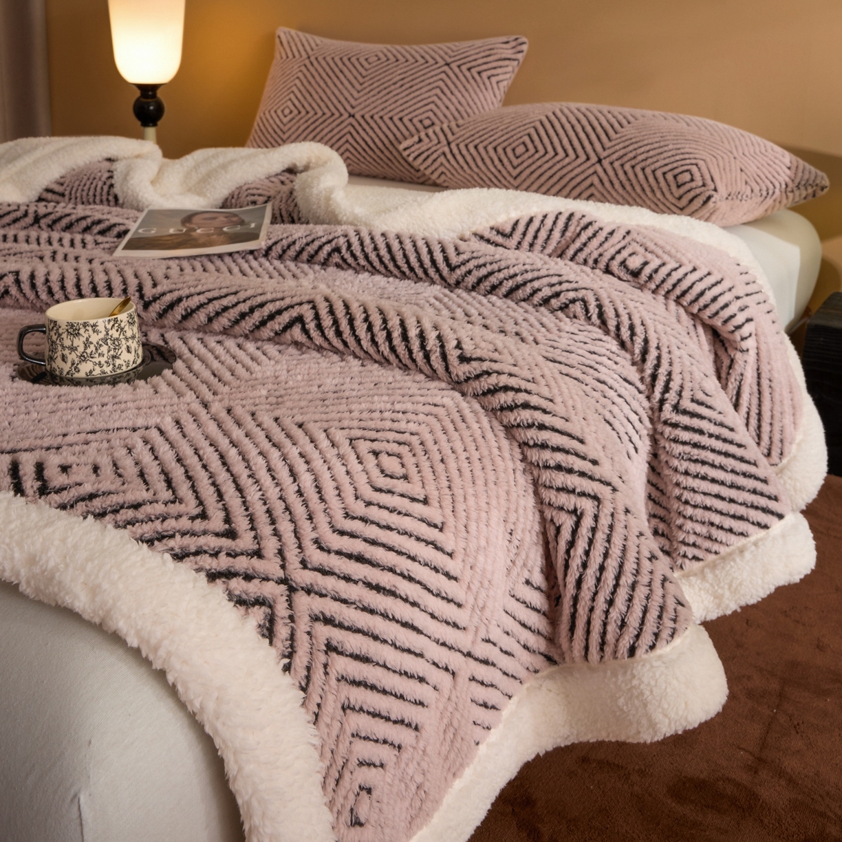 91家纺网 家纺一手货源 找家纺 欧邦 2025新款航空轻奢暖阳绒羊羔绒毛毯毯子 海棠粉