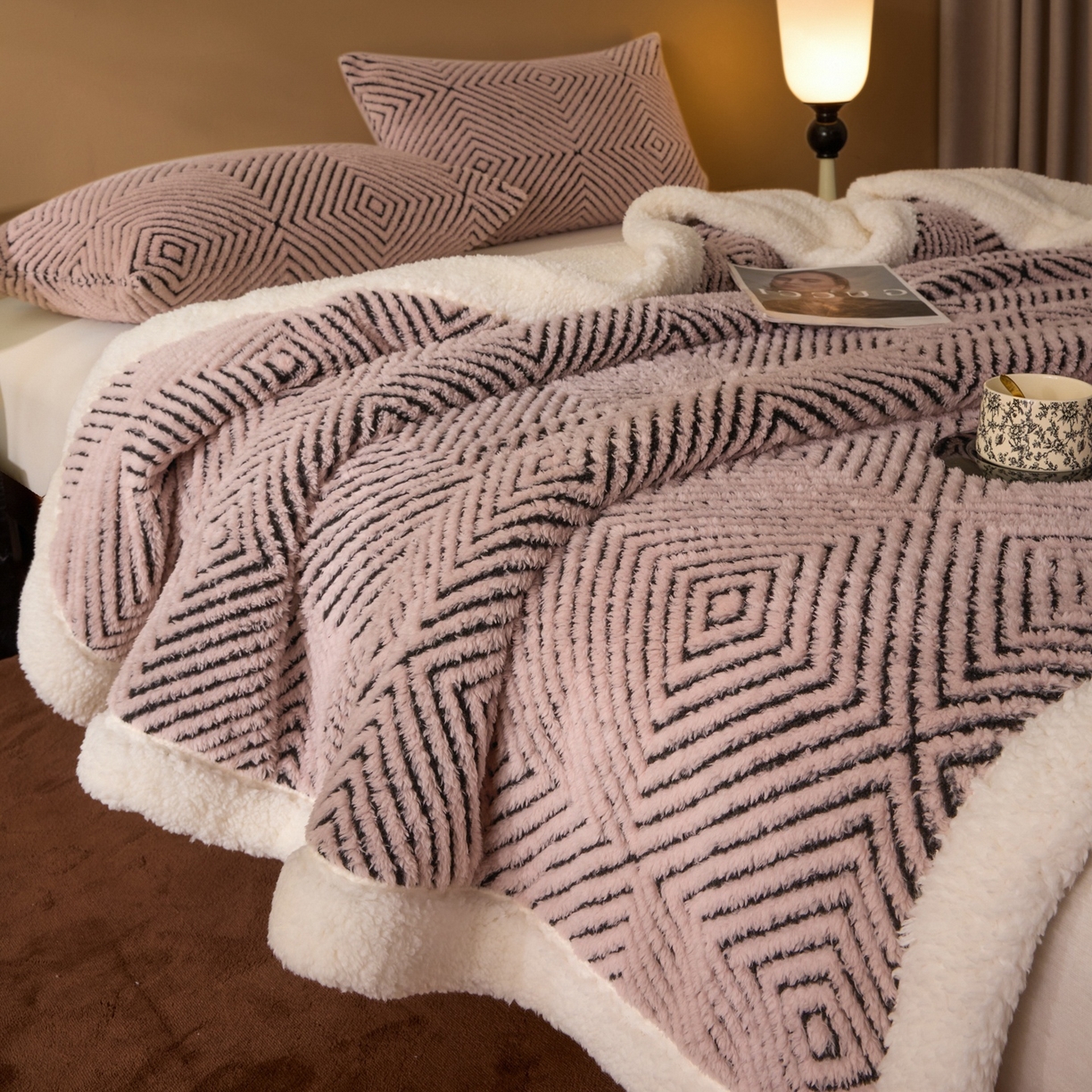 91家纺网 家纺一手货源 找家纺 欧邦 2025新款航空轻奢暖阳绒羊羔绒毛毯毯子 海棠粉