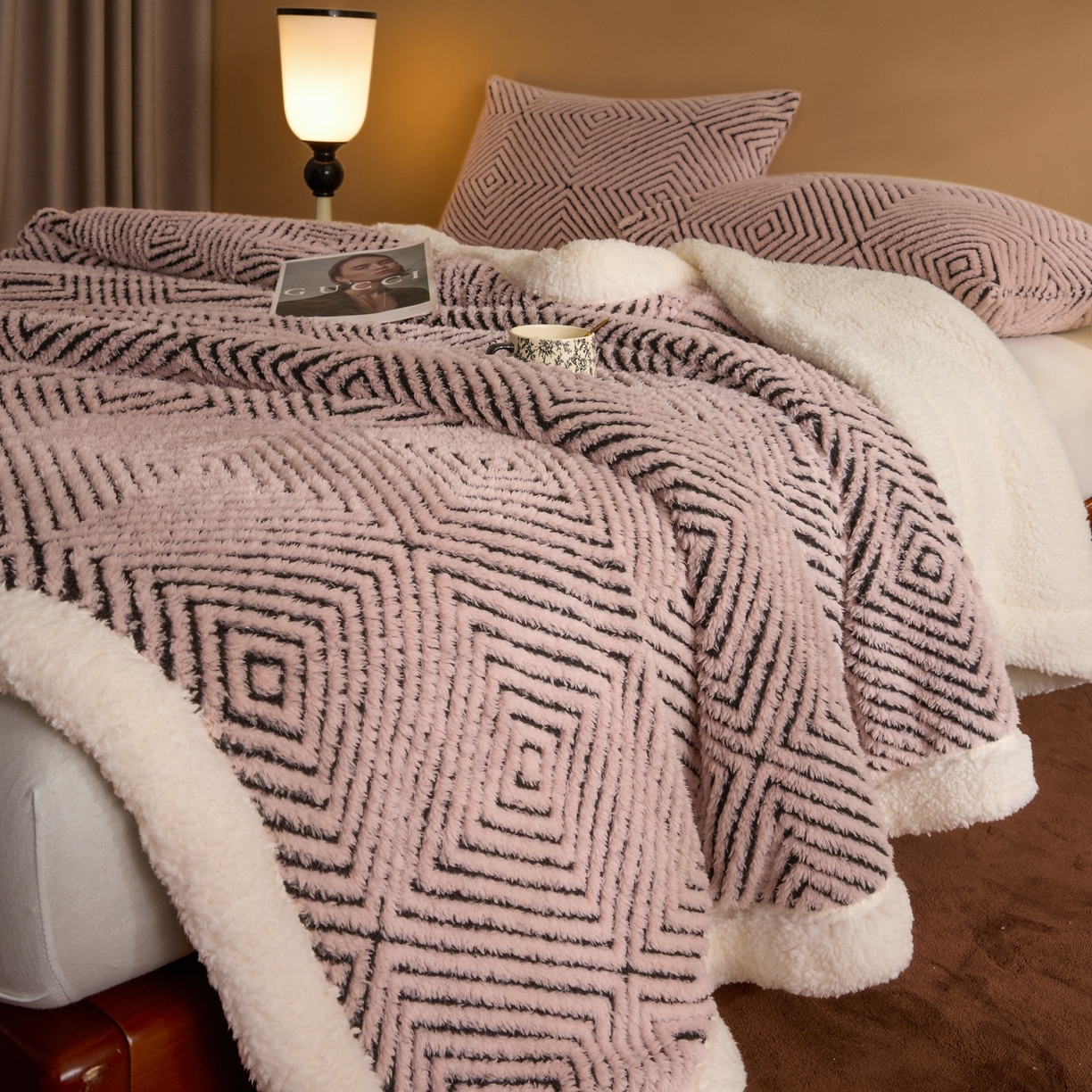 91家纺网 家纺一手货源 找家纺 欧邦 2025新款航空轻奢暖阳绒羊羔绒毛毯毯子 海棠粉