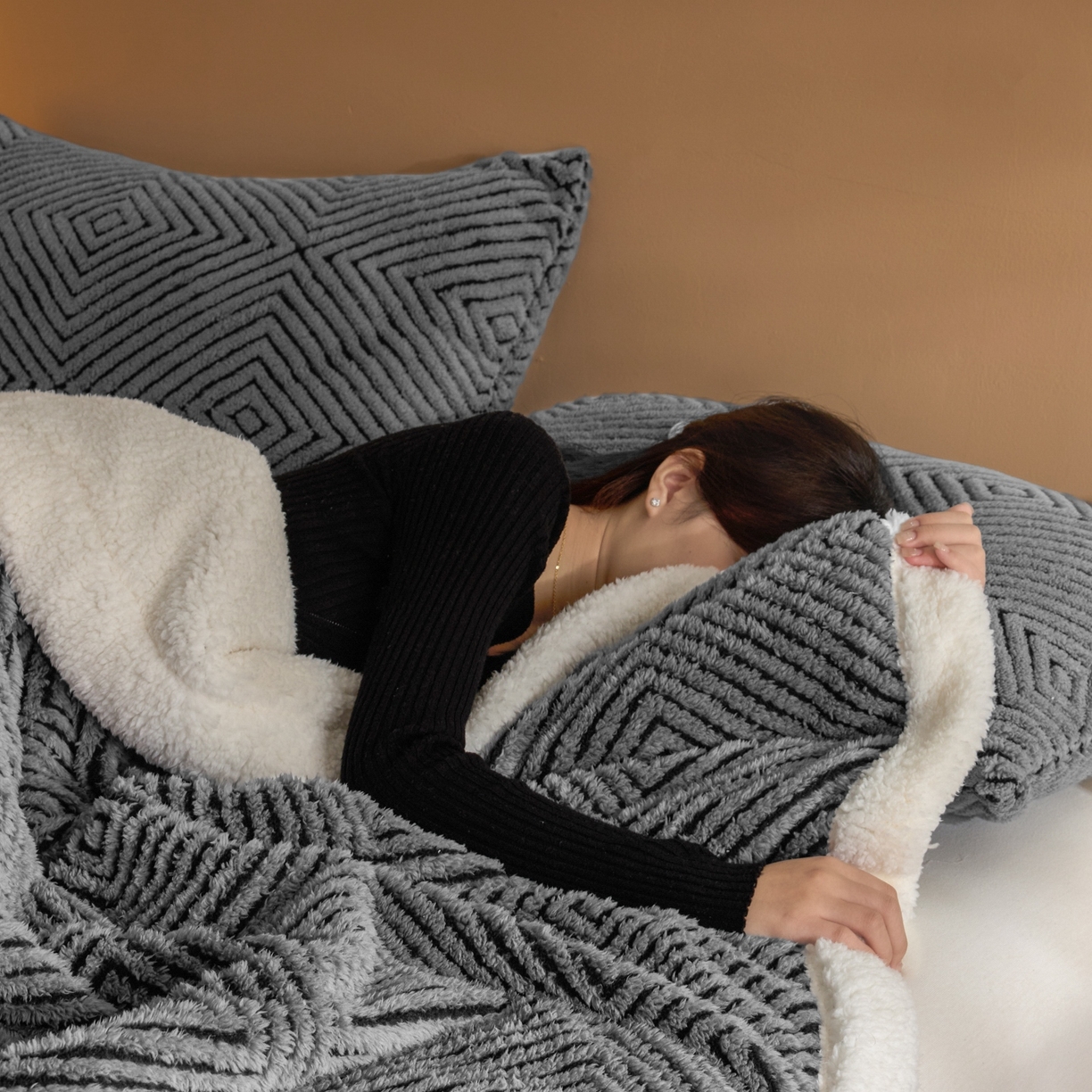 91家纺网 家纺一手货源 找家纺 欧邦 2025新款航空轻奢暖阳绒羊羔绒毛毯毯子 慕斯灰